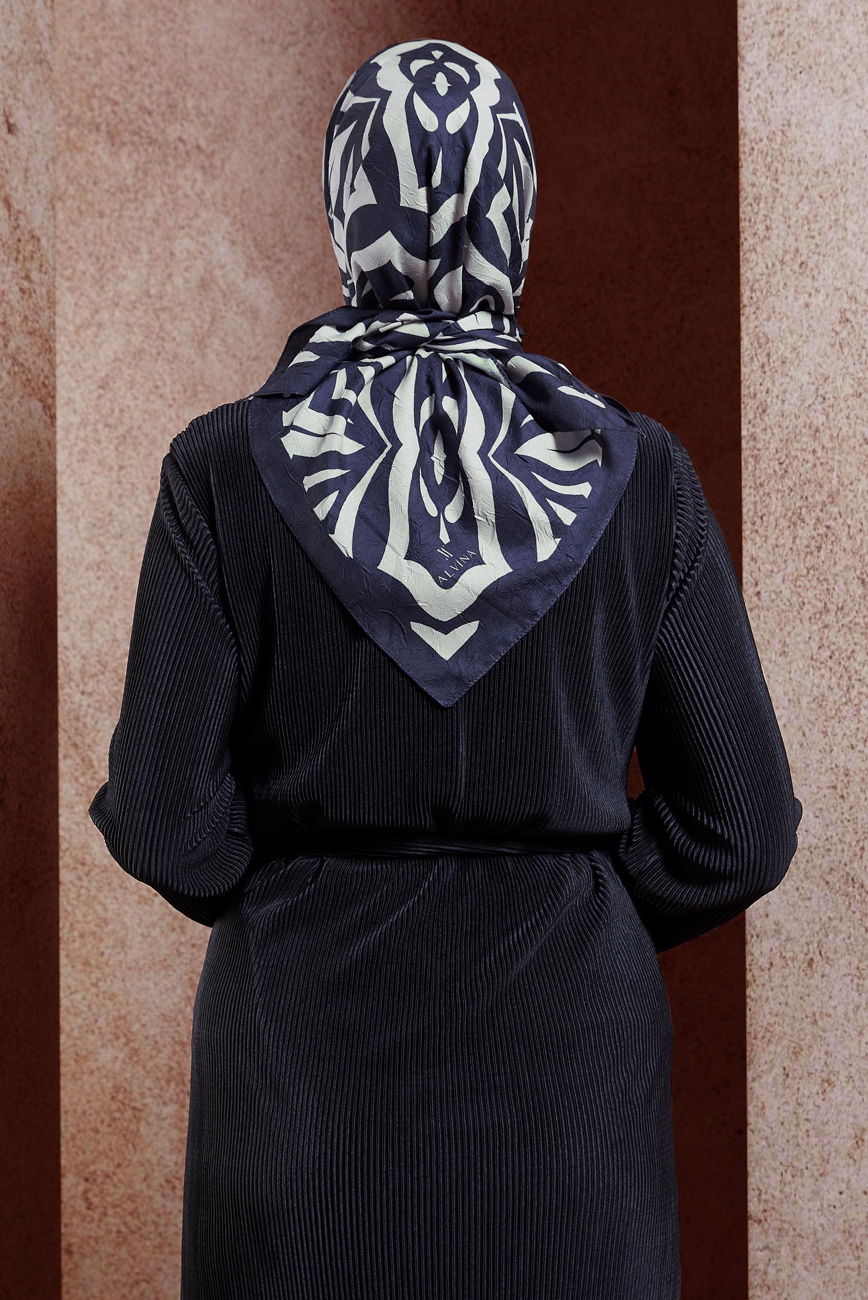 Tesettür giyim LACİVERT ALVİNA DESENLİ EŞARP 8439