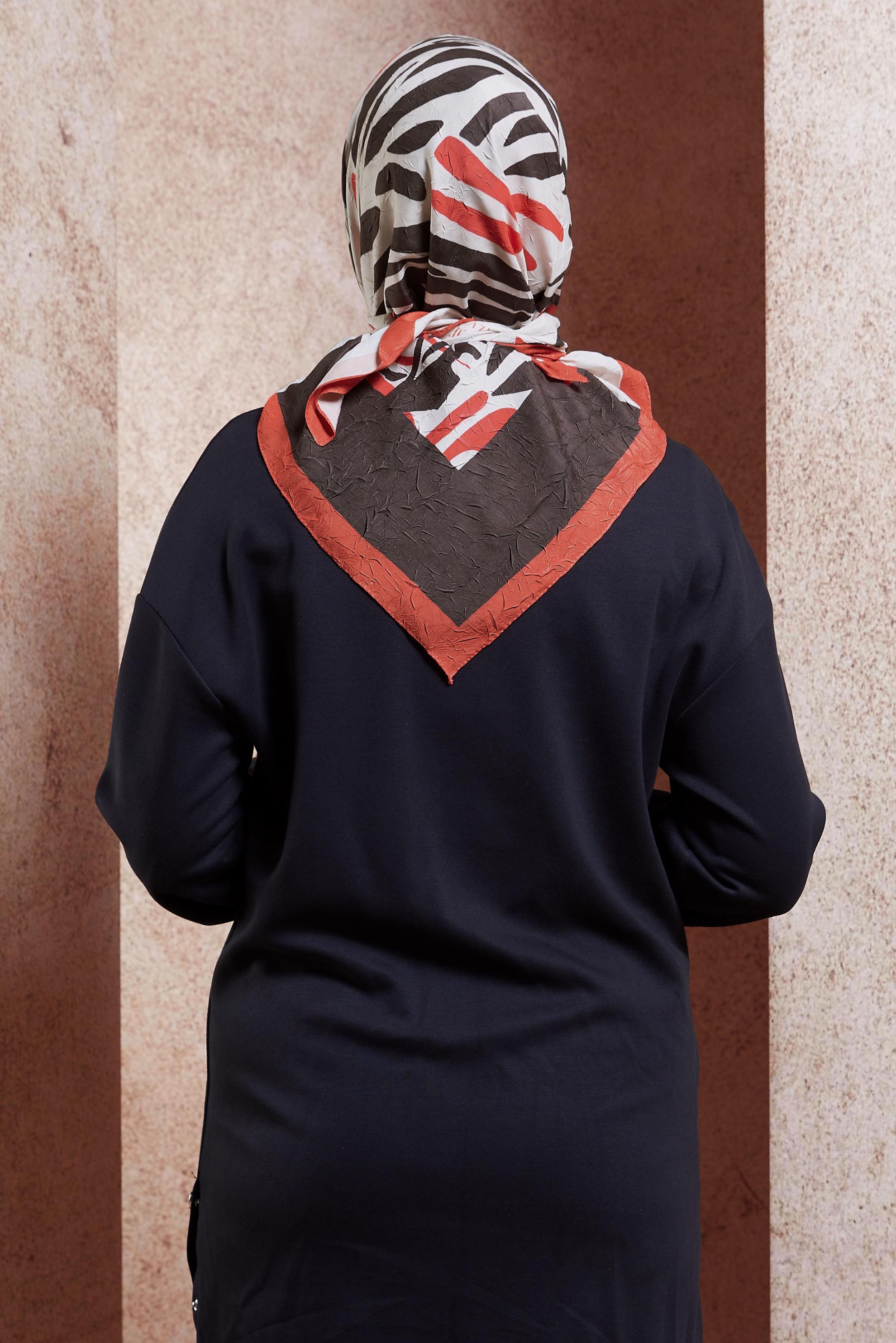 Tesettür giyim MERCAN ALVİNA DESENLİ EŞARP 8441