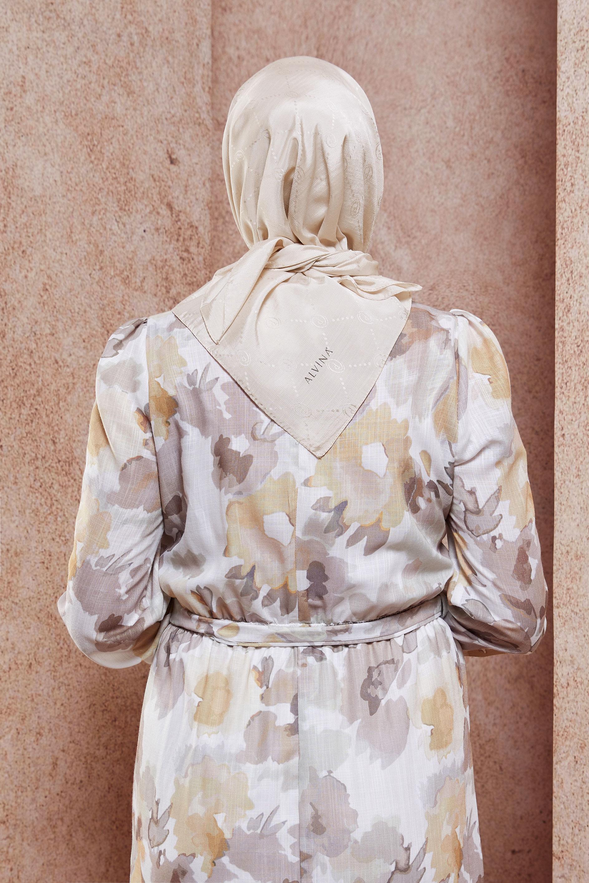 Tesettür giyim BEJ ALVİNA MONOGRAM EŞARP 8442