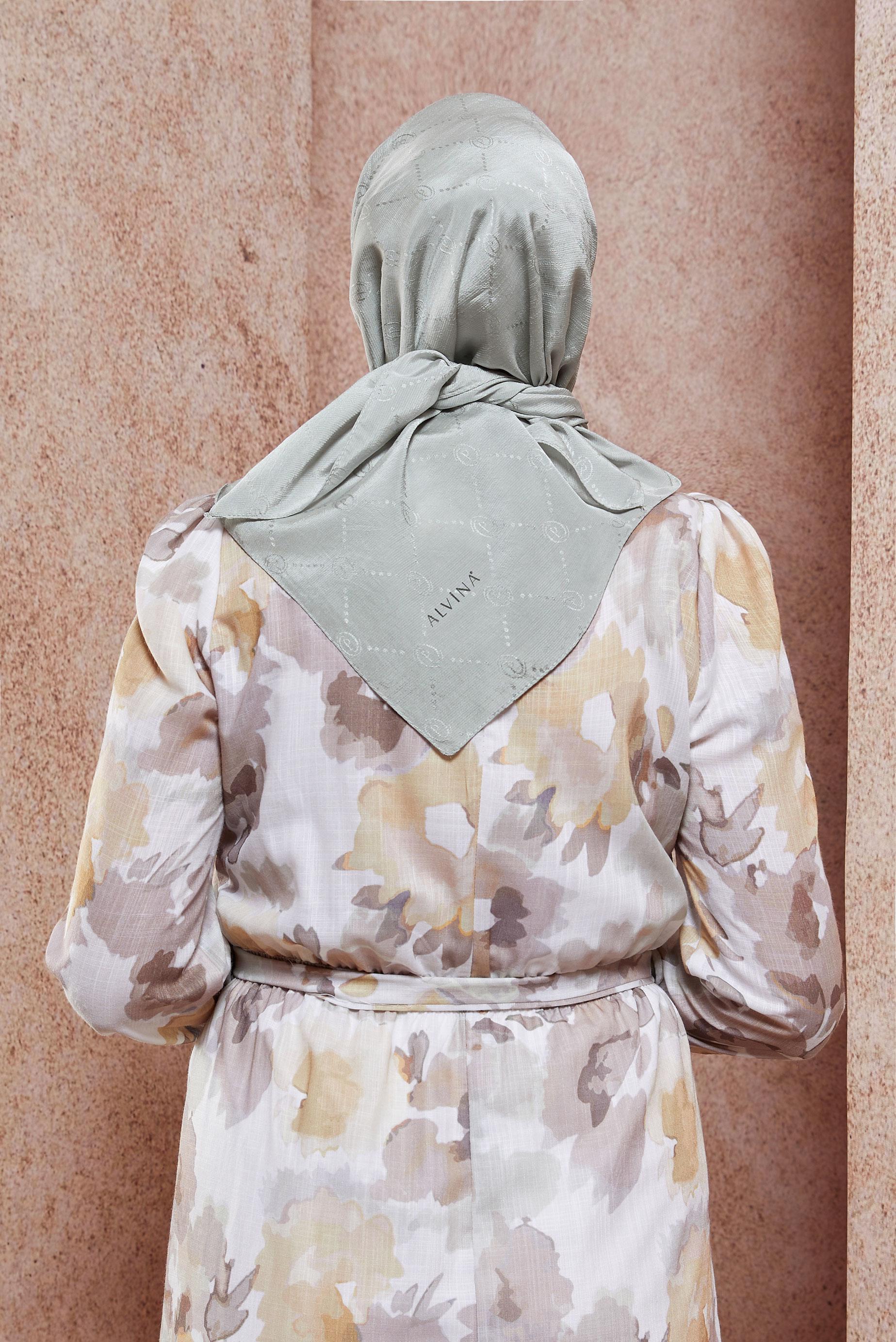 Tesettür giyim GRİ ALVİNA MONOGRAM EŞARP 8442