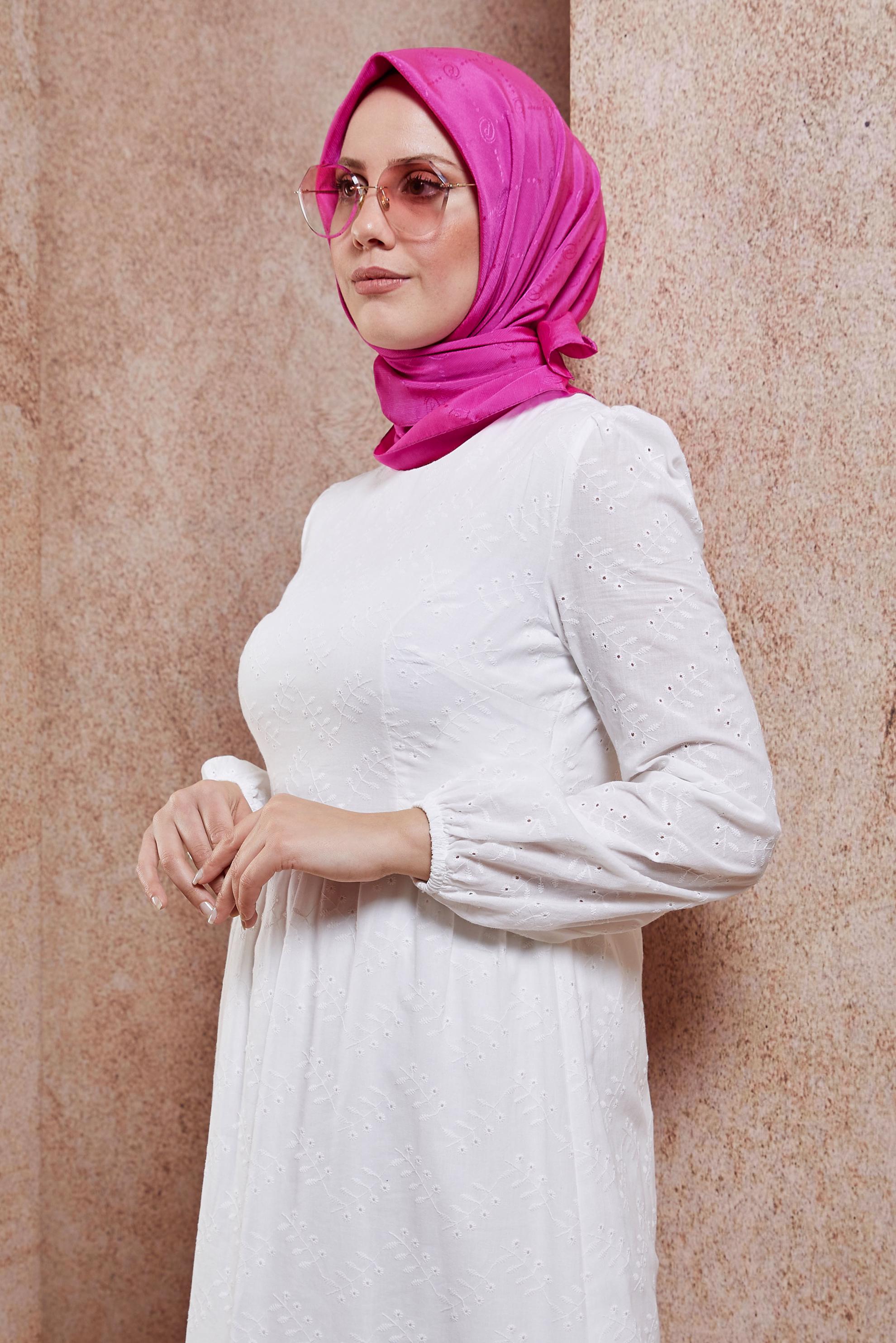 Tesettür giyim PEMBE ALVİNA MONOGRAM EŞARP 8442