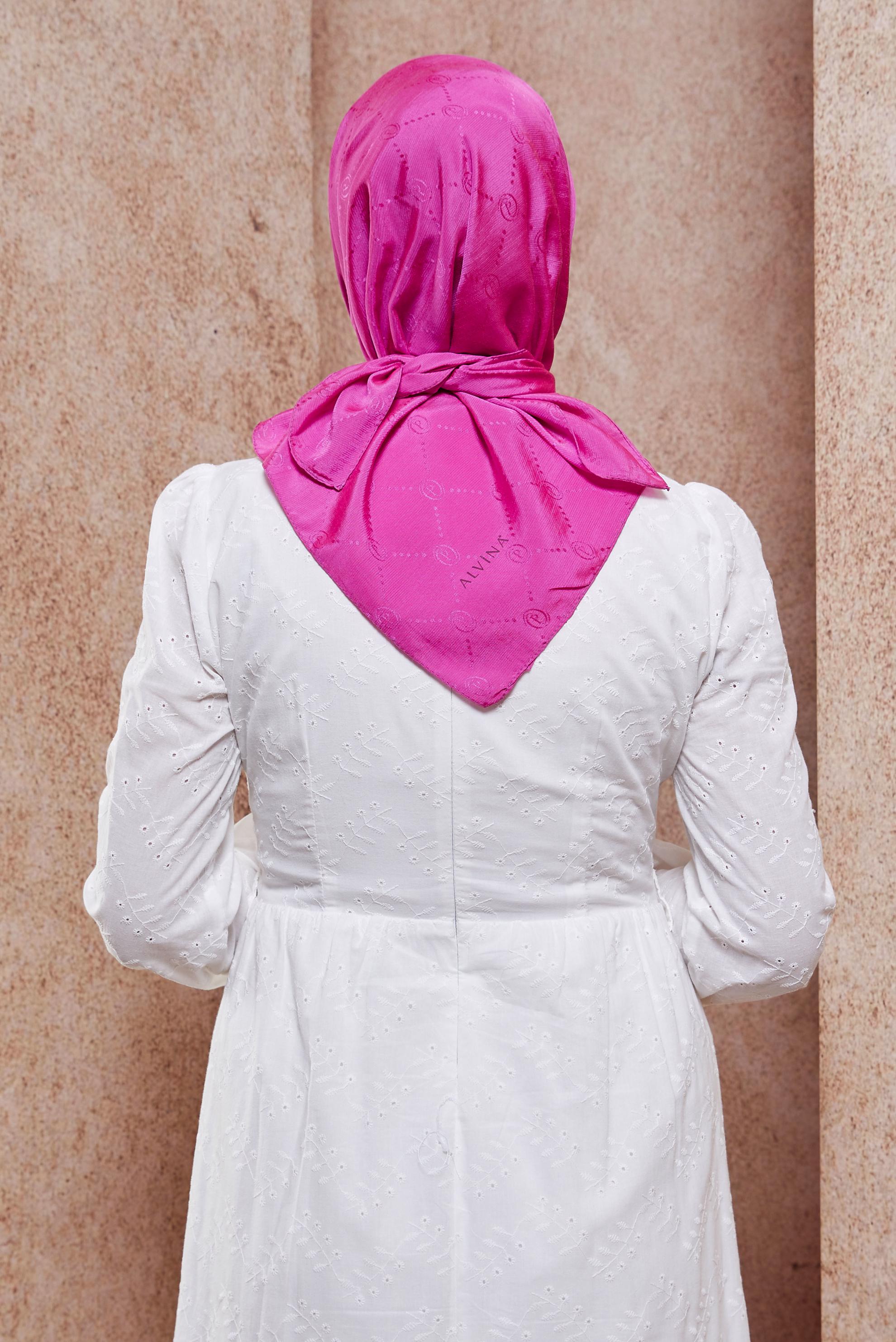 Tesettür giyim PEMBE ALVİNA MONOGRAM EŞARP 8442