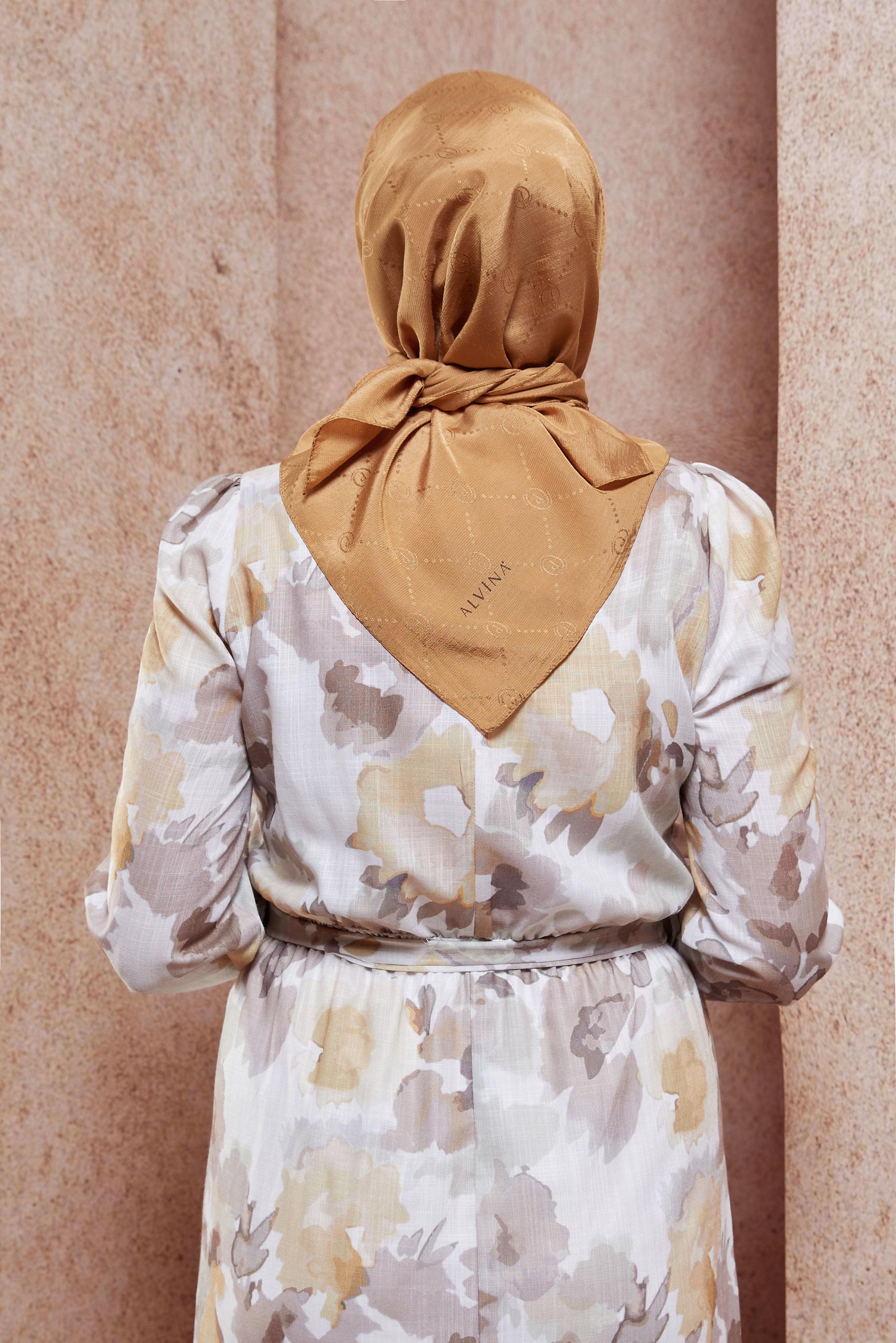 Tesettür giyim TABA ALVİNA MONOGRAM EŞARP 8442