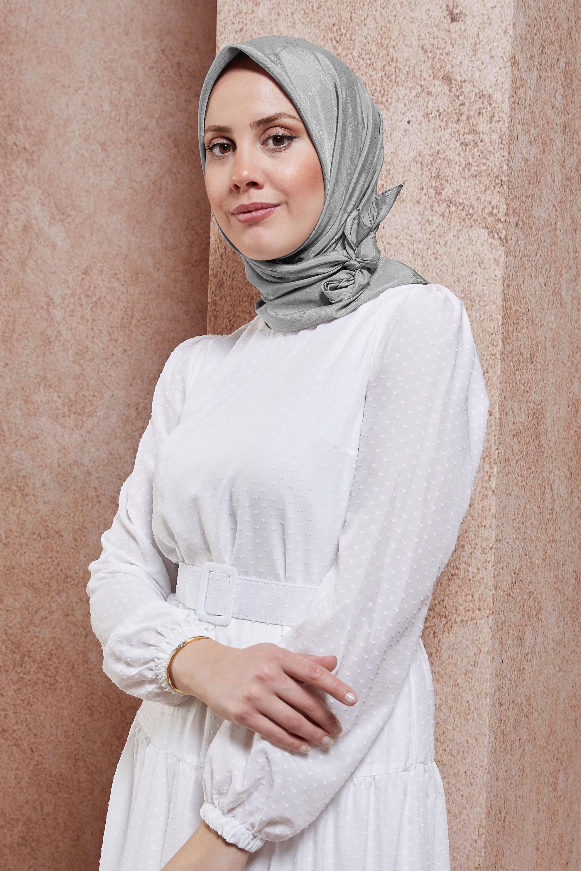 Tesettür giyim GRİ ALVİNA MONOGRAM EŞARP 8442