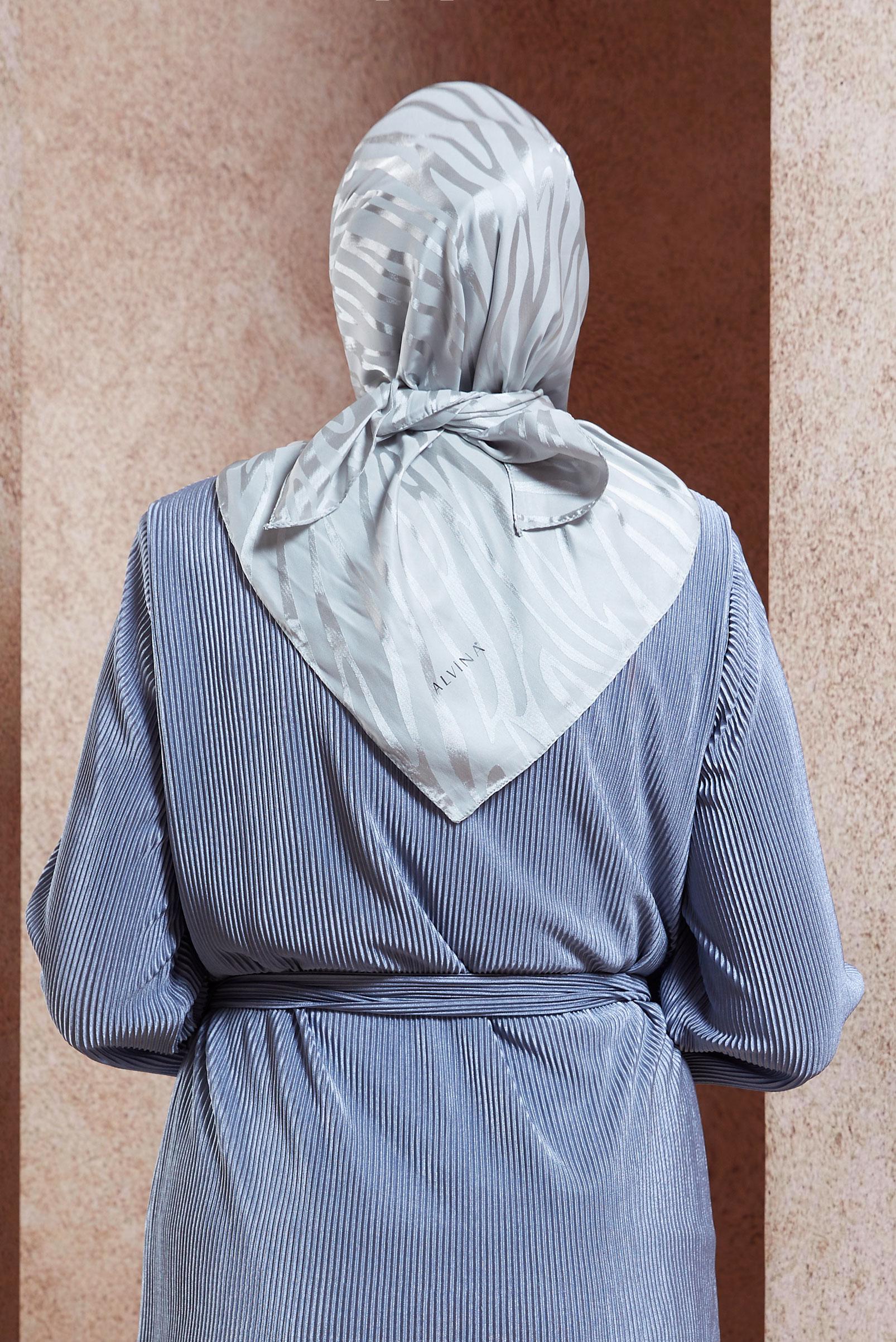 Tesettür giyim GÜMÜŞ ALVİNA ZEBRA DESEN JAKAR EŞARP 8454