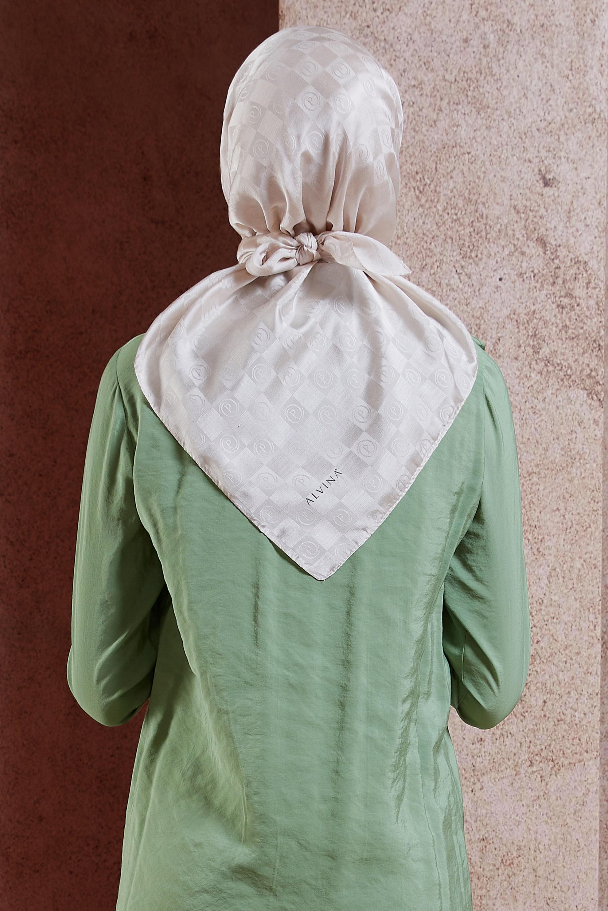 Tesettür giyim BEJ ALVİNA MONOGRAM EŞARP 8451