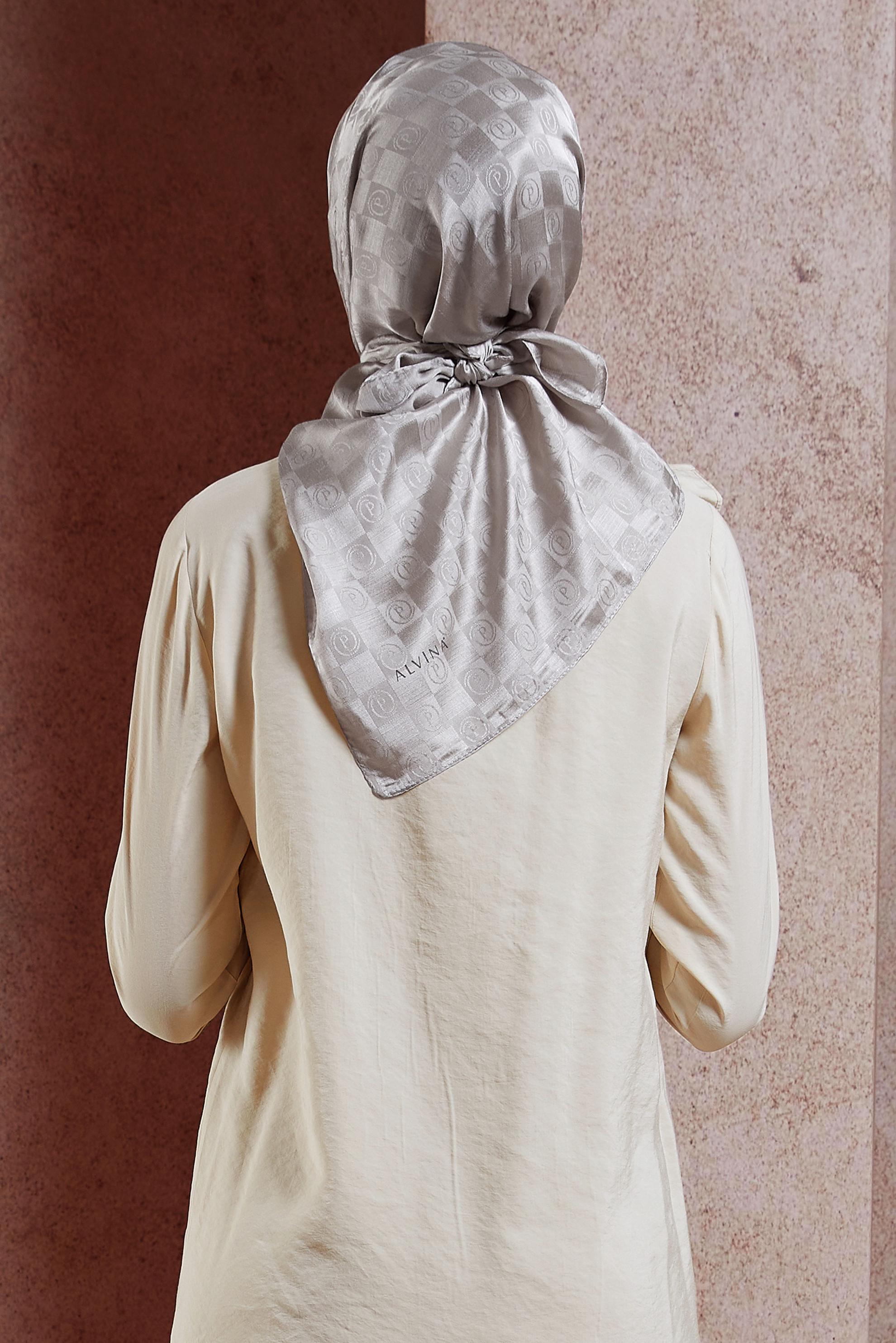 Tesettür giyim BEJ ALVİNA MONOGRAM EŞARP 8451