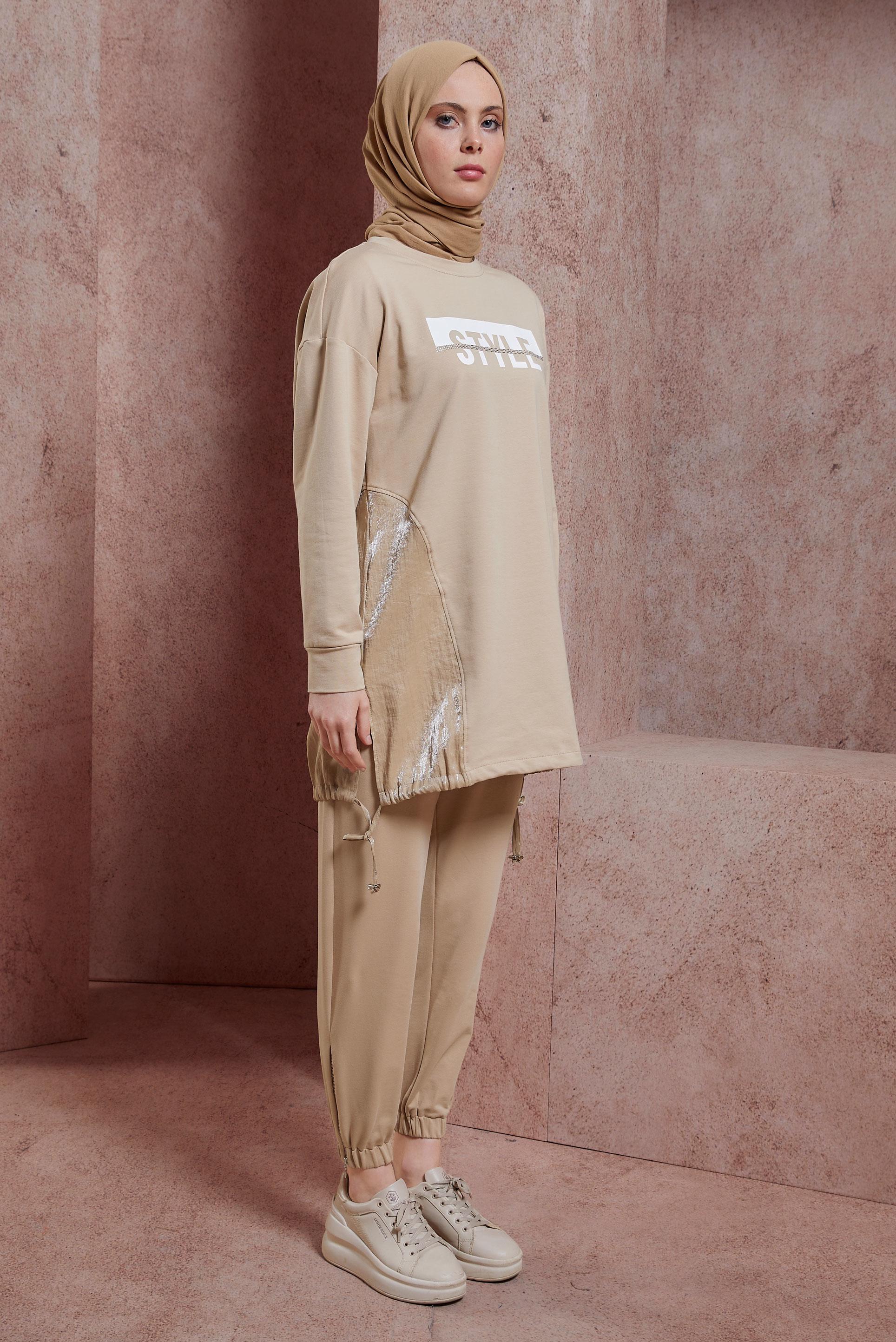 Tesettür giyim BEJ YAZI BASKILI PANTOLONLU EŞOFMAN TAKIM 44405