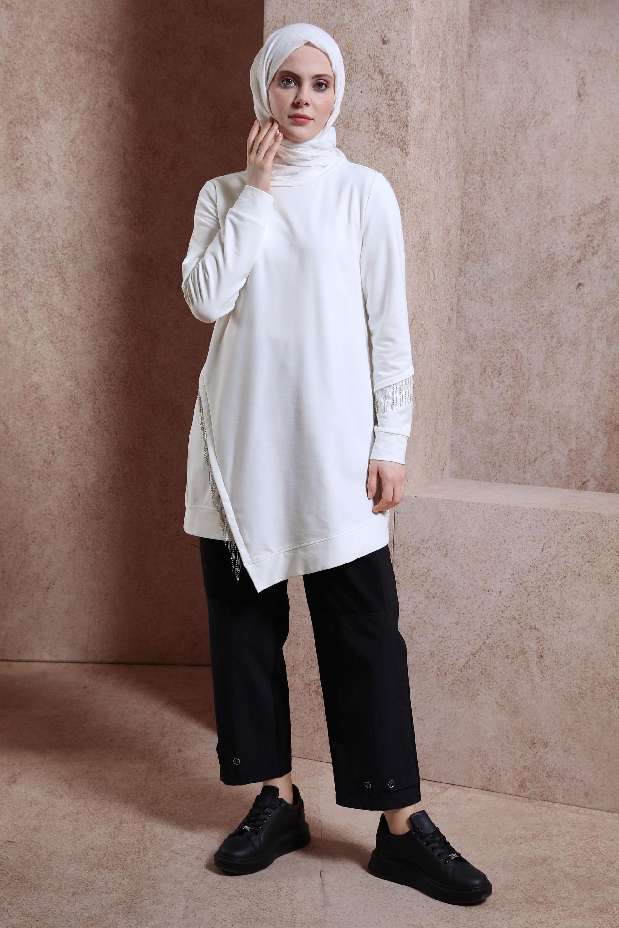 Tesettür giyim BEYAZ PÜSKÜLLÜ EŞOFMAN TUNİK 44442