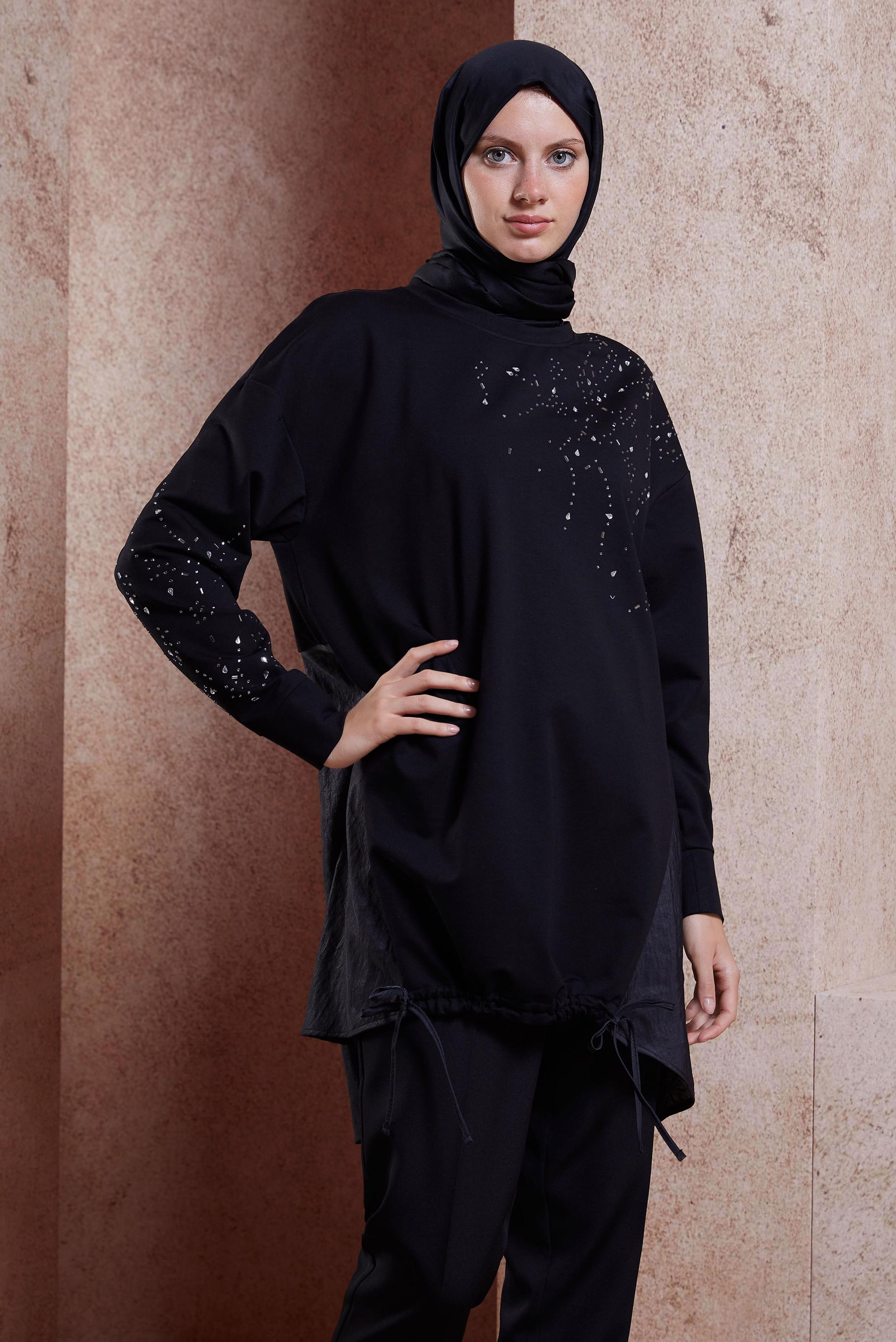 Tesettür giyim SİYAH TAŞ BASKILI EŞOFMAN TUNİK 44450