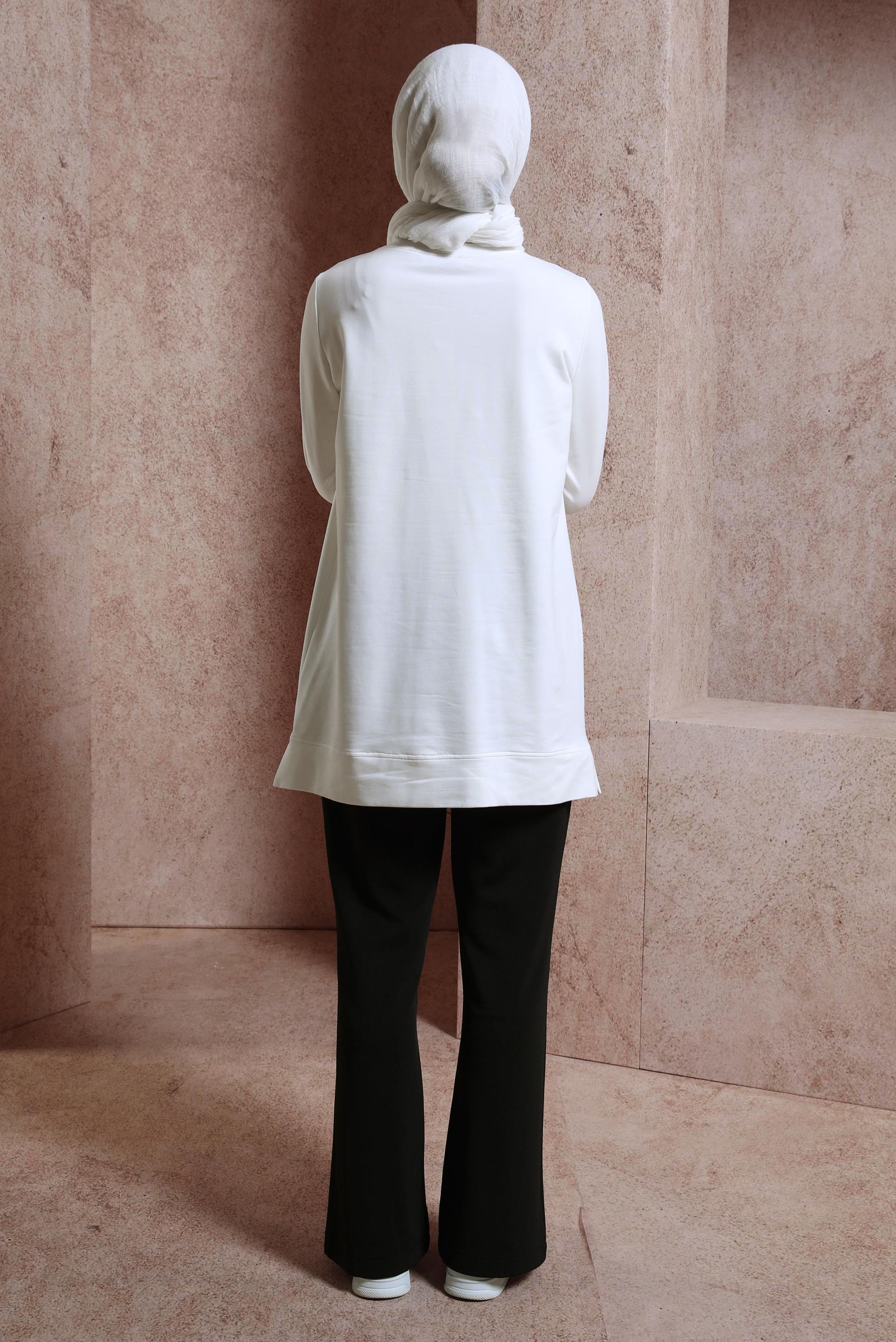 Tesettür giyim BEYAZ KUŞGÖZÜ DETAYLI EŞOFMAN TUNİK 44452