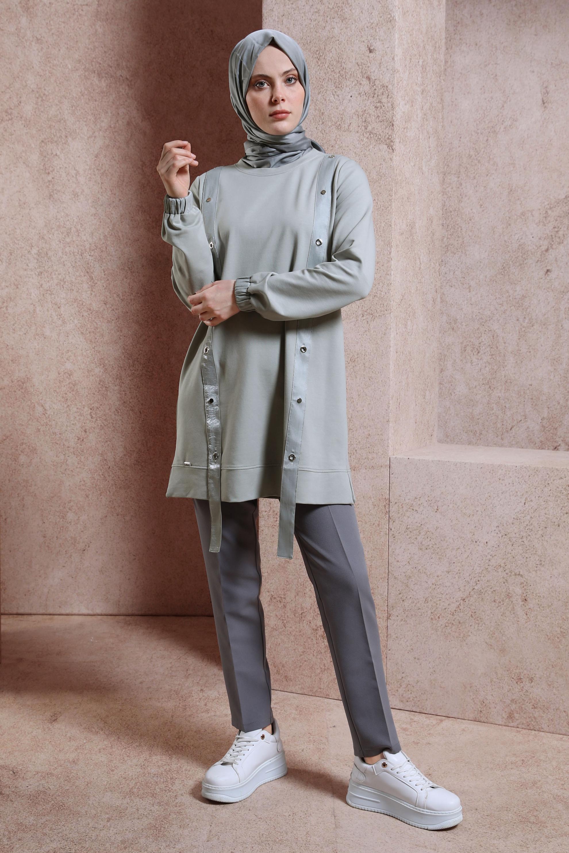 Tesettür giyim GÜMÜŞ KUŞGÖZÜ DETAYLI EŞOFMAN TUNİK 44452