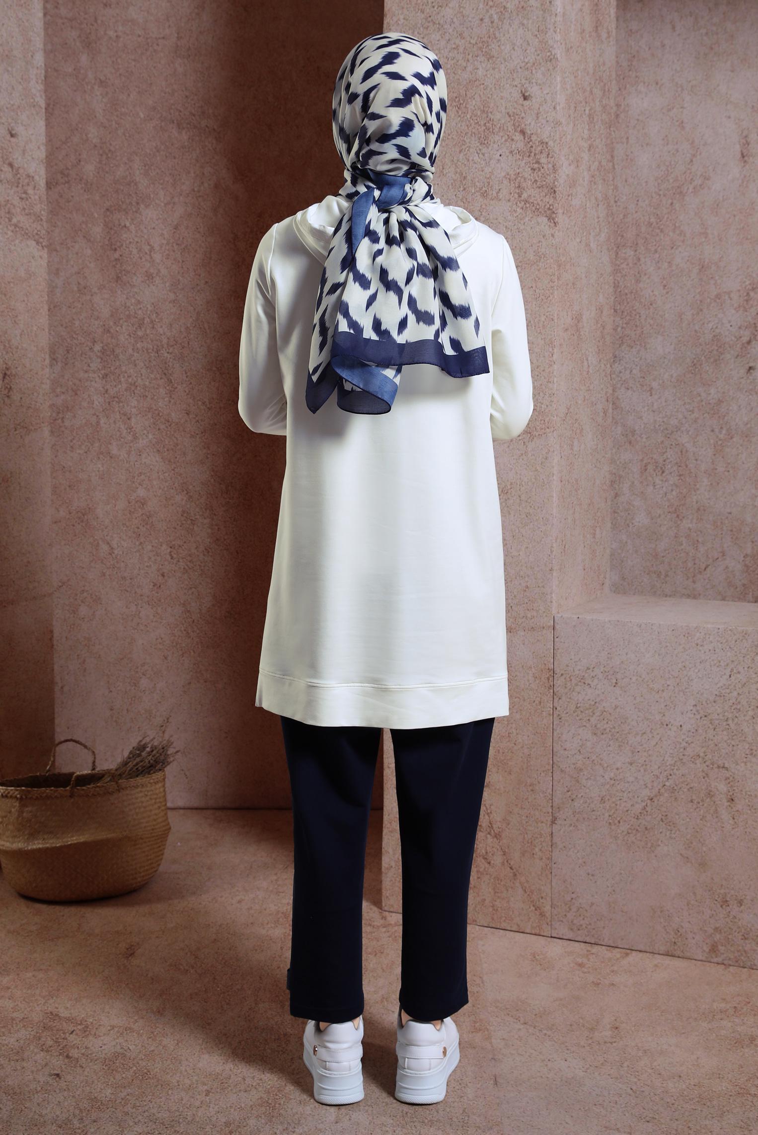 Tesettür giyim BEYAZ KAPÜŞONLU EŞOFMAN TUNİK 44453