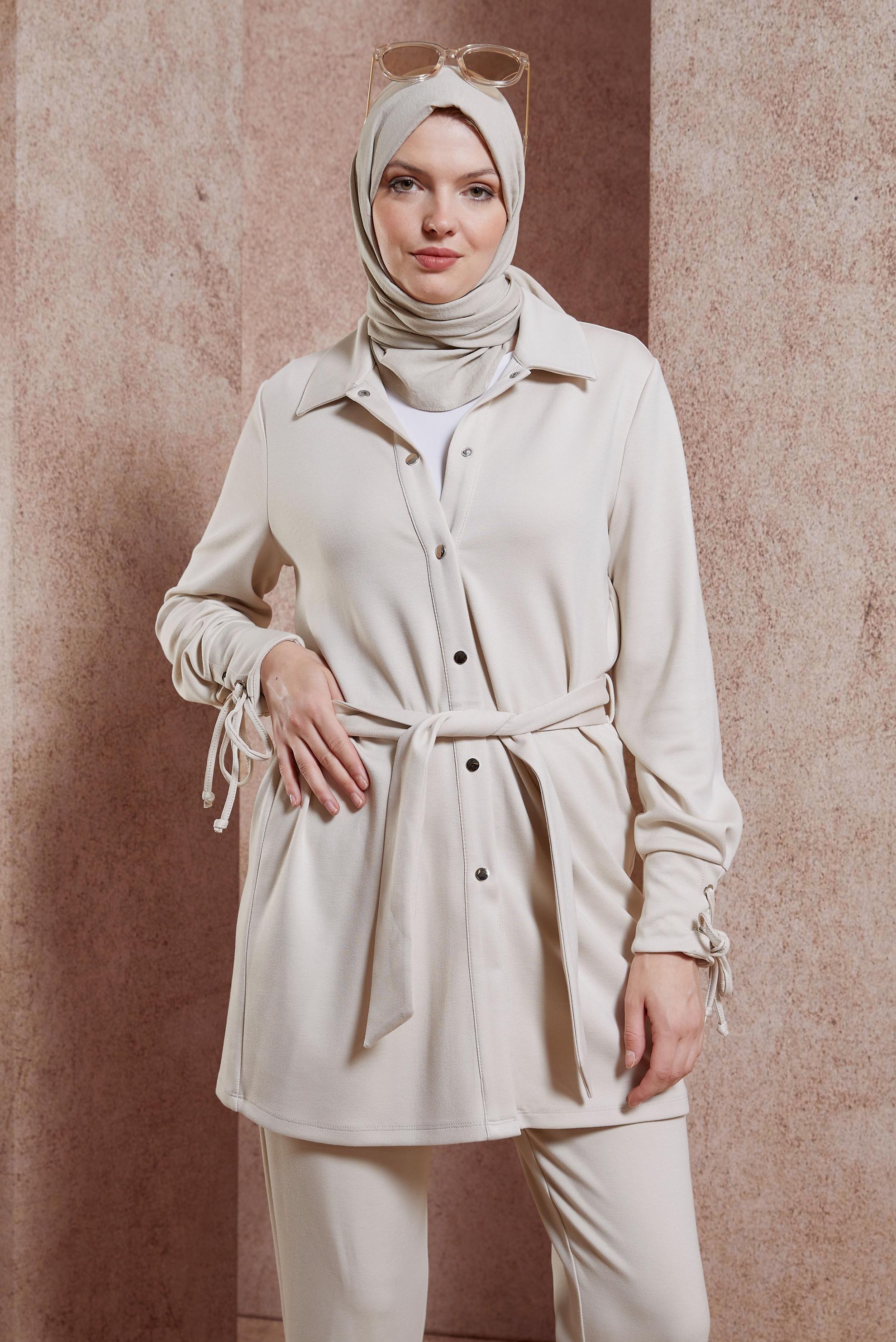 Tesettür giyim BEJ KUŞAKLI PANTOLONLU TAKIM 44499