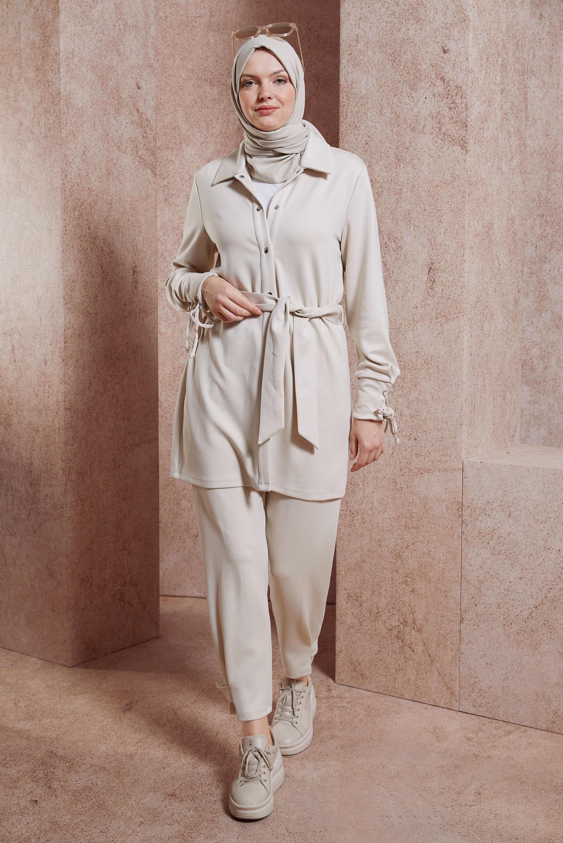 Tesettür giyim BEJ KUŞAKLI PANTOLONLU TAKIM 44499