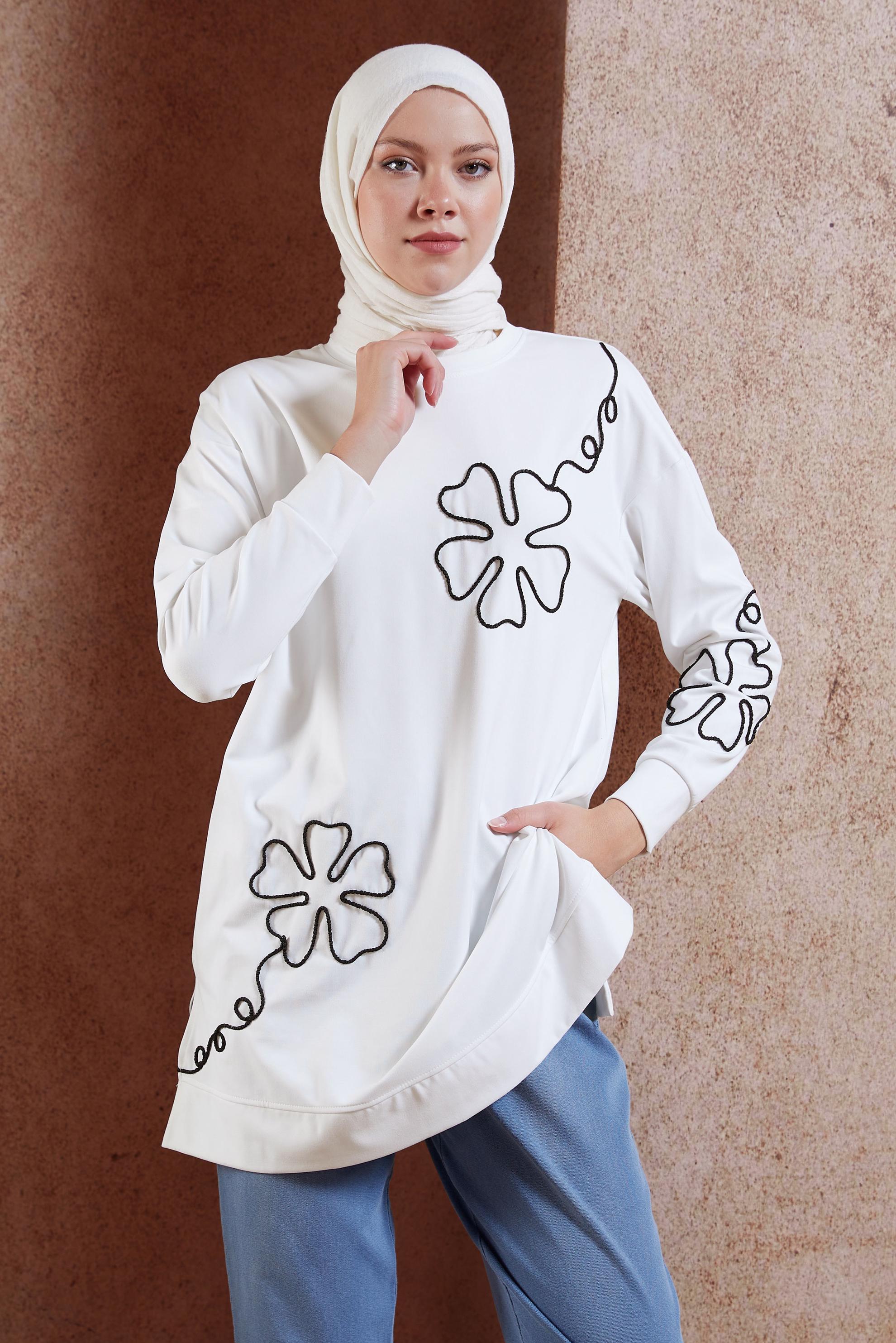 Tesettür giyim BEYAZ NAKIŞ DETAYLI EŞOFMAN TUNİK 44624