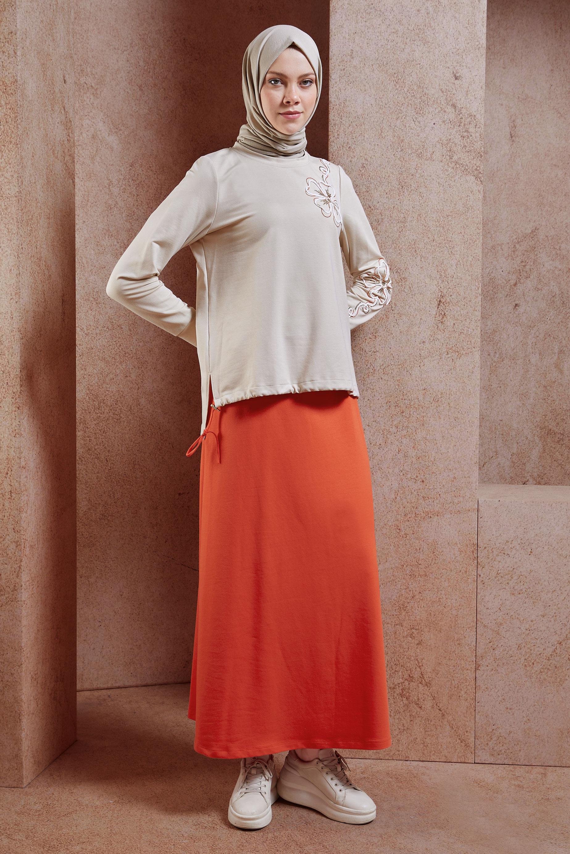 Tesettür giyim KIRMIZI ETEKLİ İŞLEMELİ EŞOFMAN TAKIM 44699