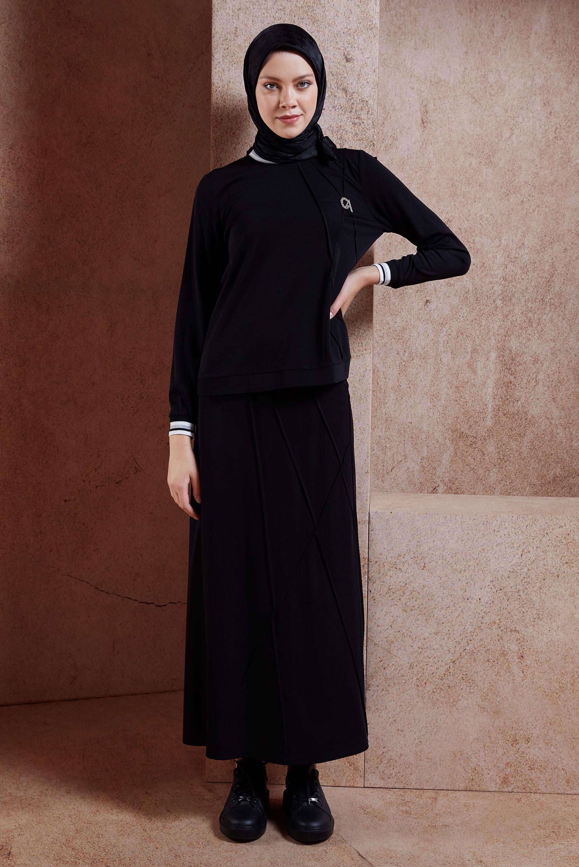 Tesettür giyim SİYAH BROŞ DETAYLI ETEKLİ EŞOFMAN TAKIM 44726