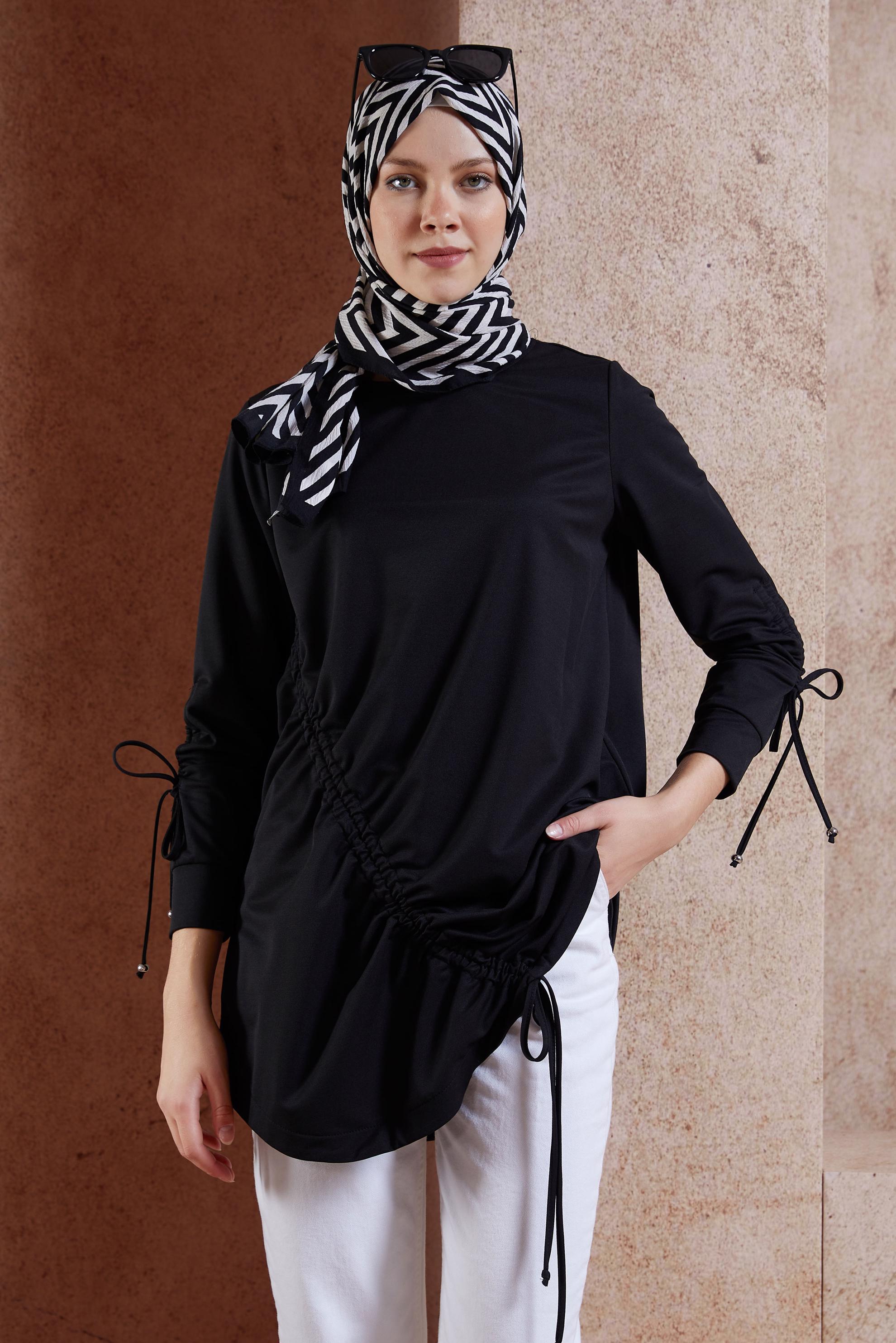 Tesettür giyim SİYAH BÜZGÜ DETAYLI EŞOFMAN TUNİK 44766