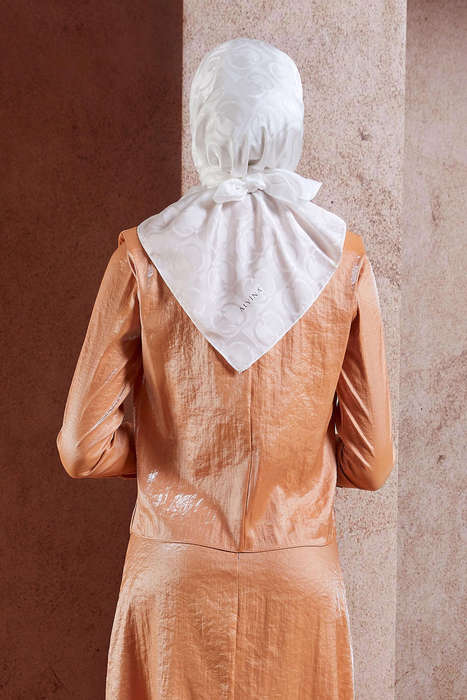 Tesettür giyim EKRU ALVİNA JAKAR EŞARP 8452