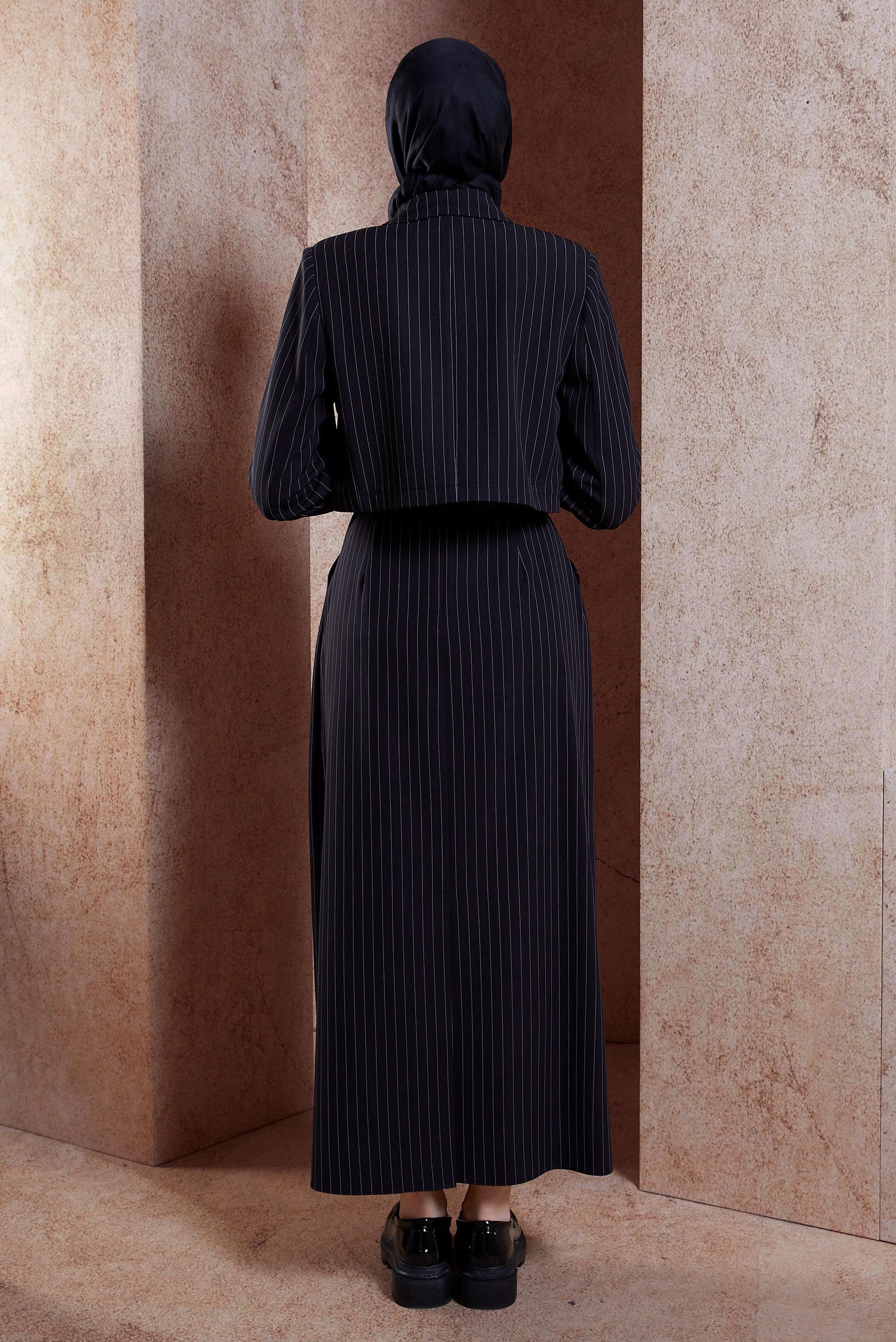 Tesettür giyim SİYAH ÇİZGİLİ BROŞLU ETEKLİ TAKIM 44719