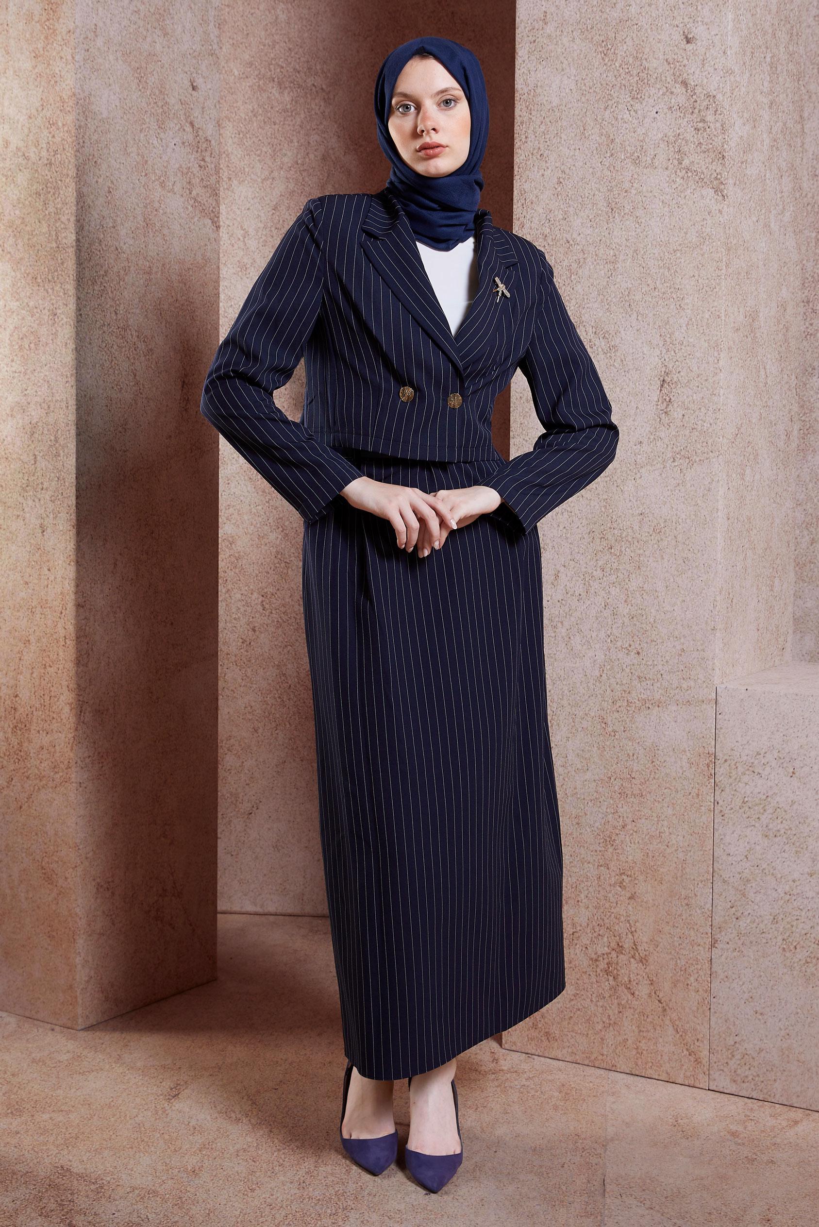 Tesettür giyim LACİVERT ÇİZGİLİ BROŞLU ETEKLİ TAKIM 44719