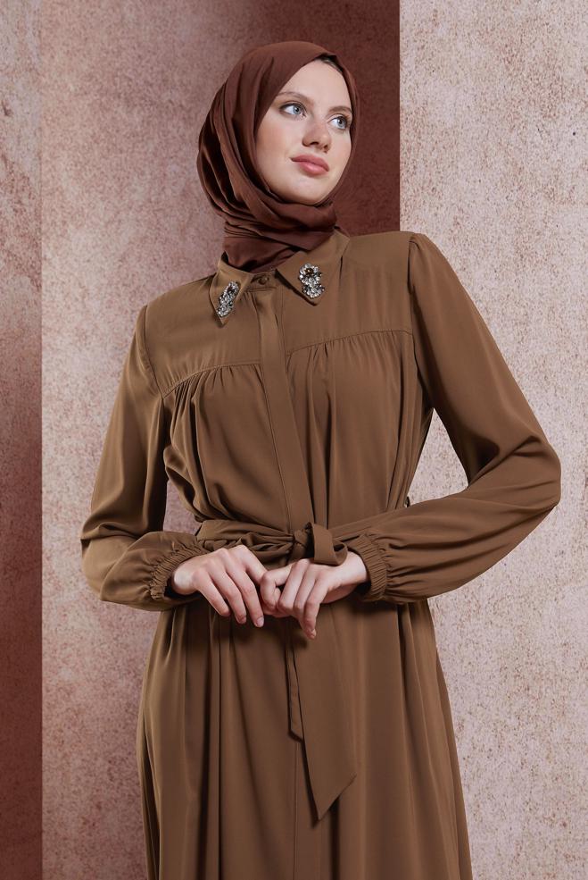 Vêtements hijab BRUN ABAYA DÉTAILLÉE DE GEMMES 80104 - ALVİNA