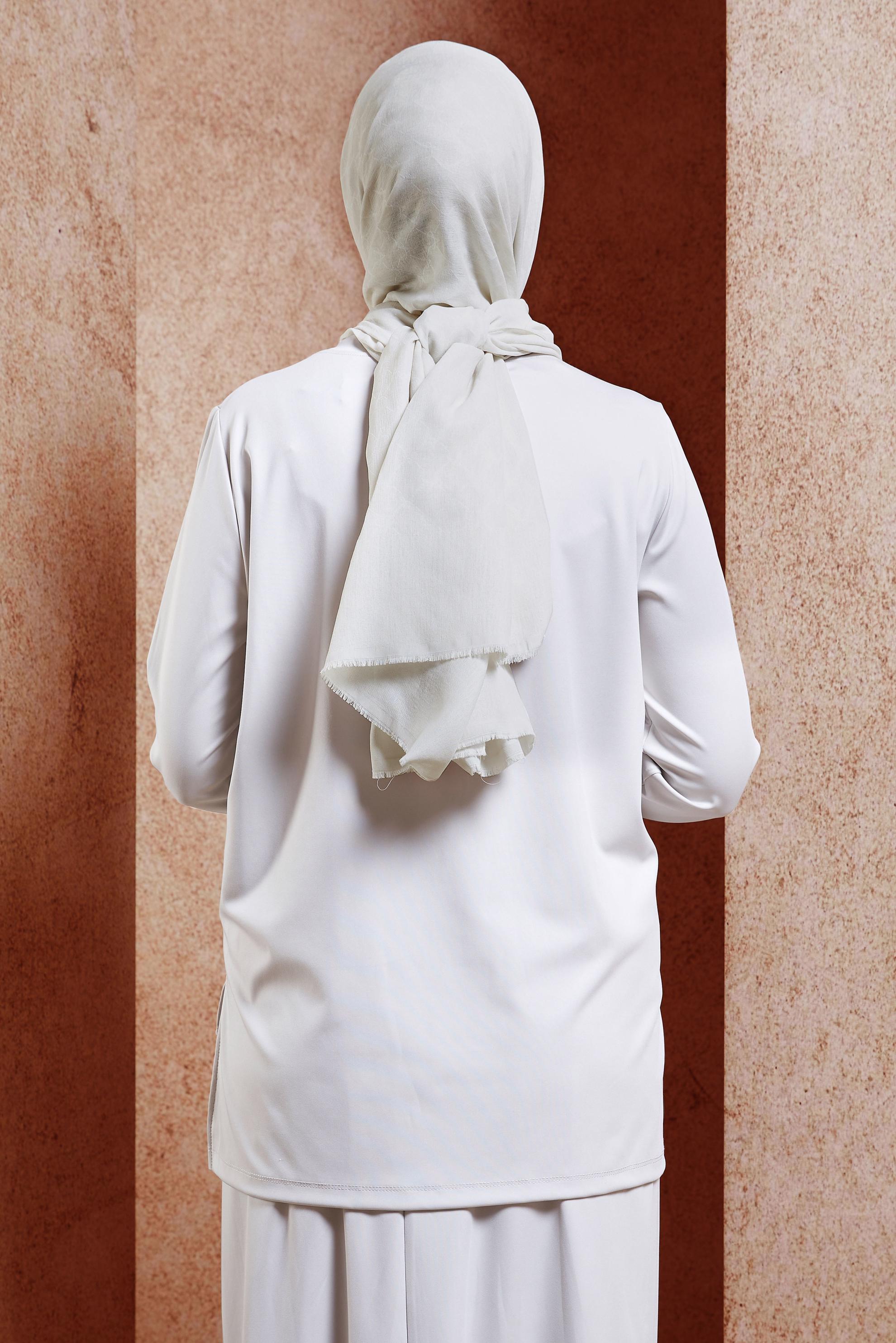 Tesettür giyim BEYAZ ALVİNA MONOGRAM ŞAL 3100