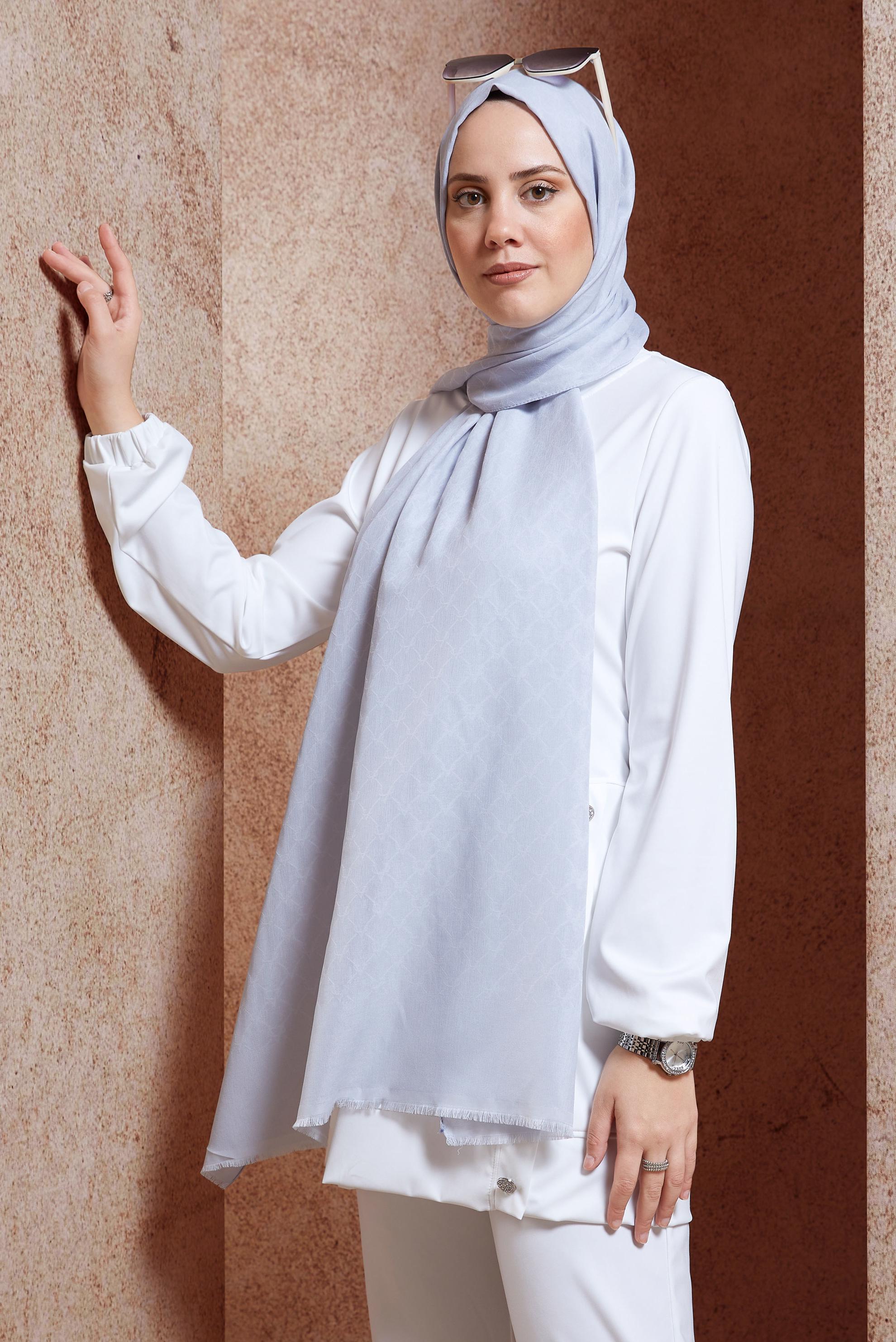 Tesettür giyim GÜMÜŞ ALVİNA MONOGRAM ŞAL 3100