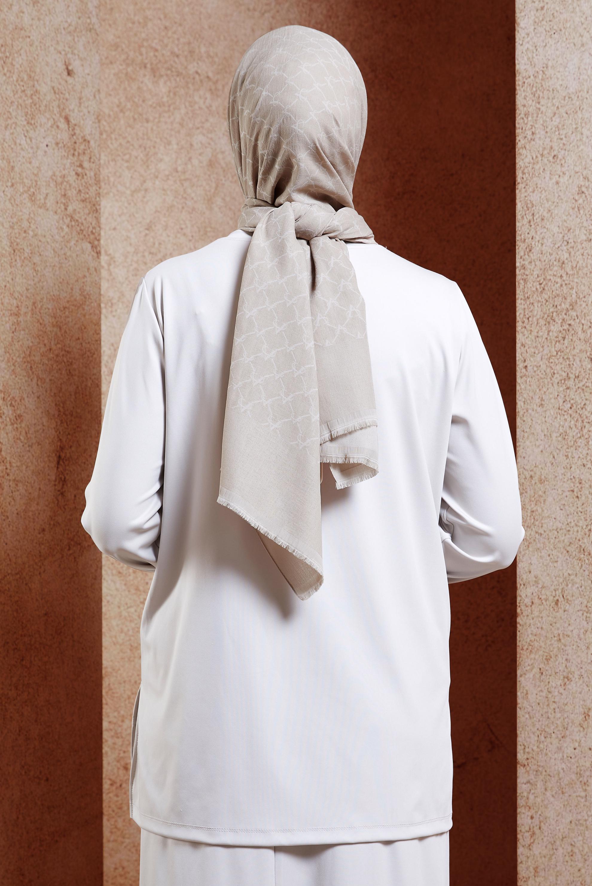 Tesettür giyim BEJ ALVİNA MONOGRAM ŞAL 3100