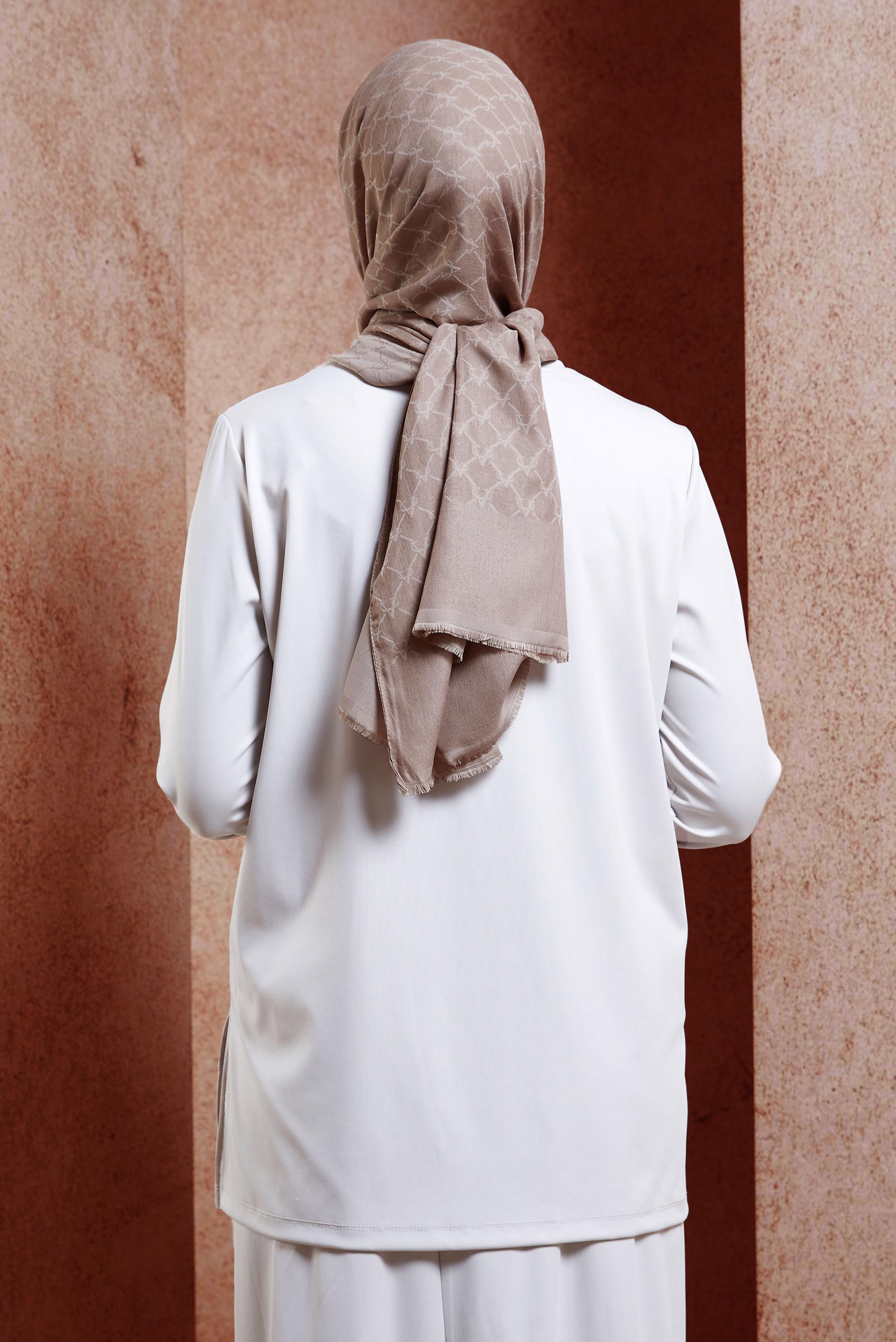 Tesettür giyim VİZON ALVİNA MONOGRAM ŞAL 3100