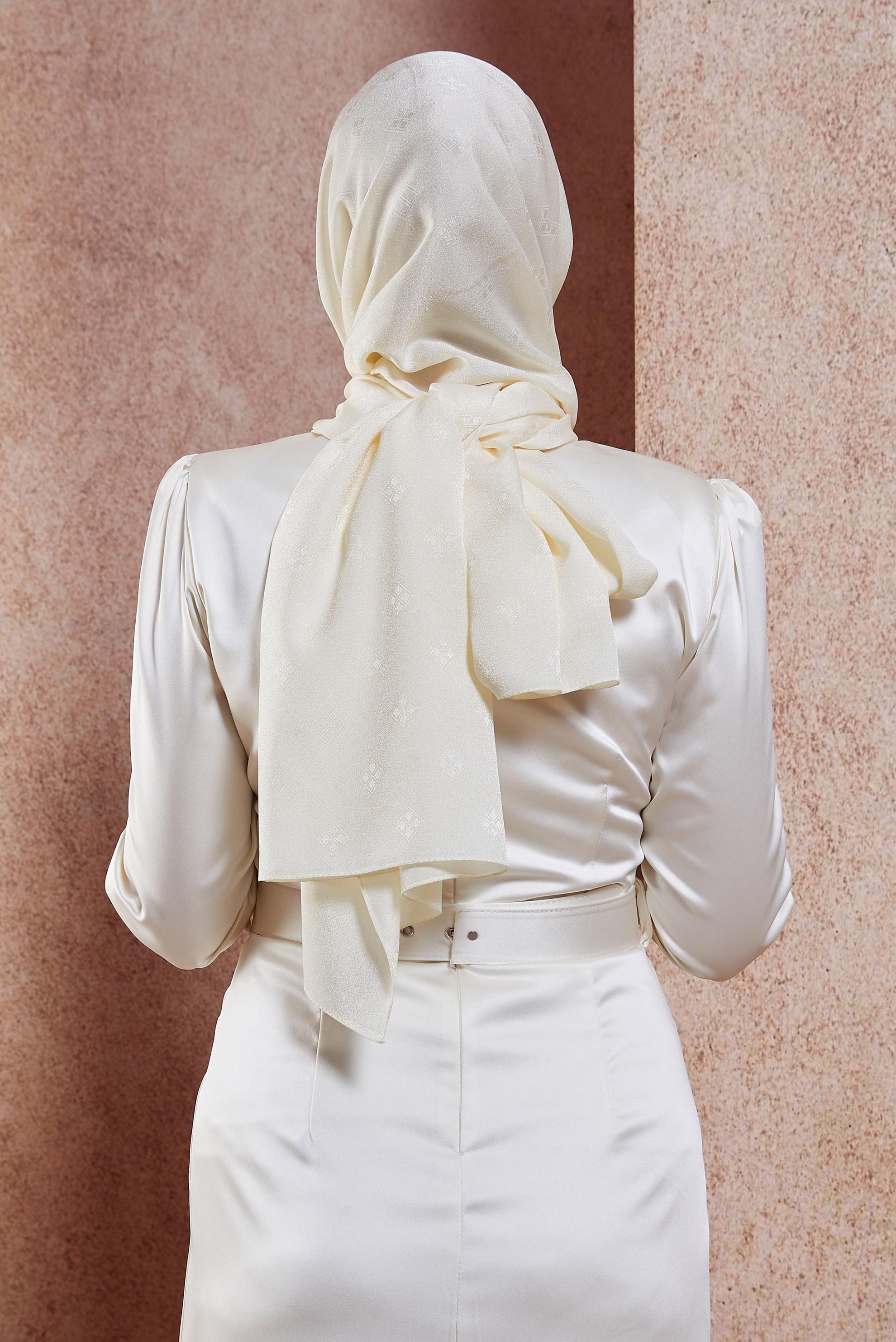 Tesettür giyim EKRU ALVİNA ŞAL 8419