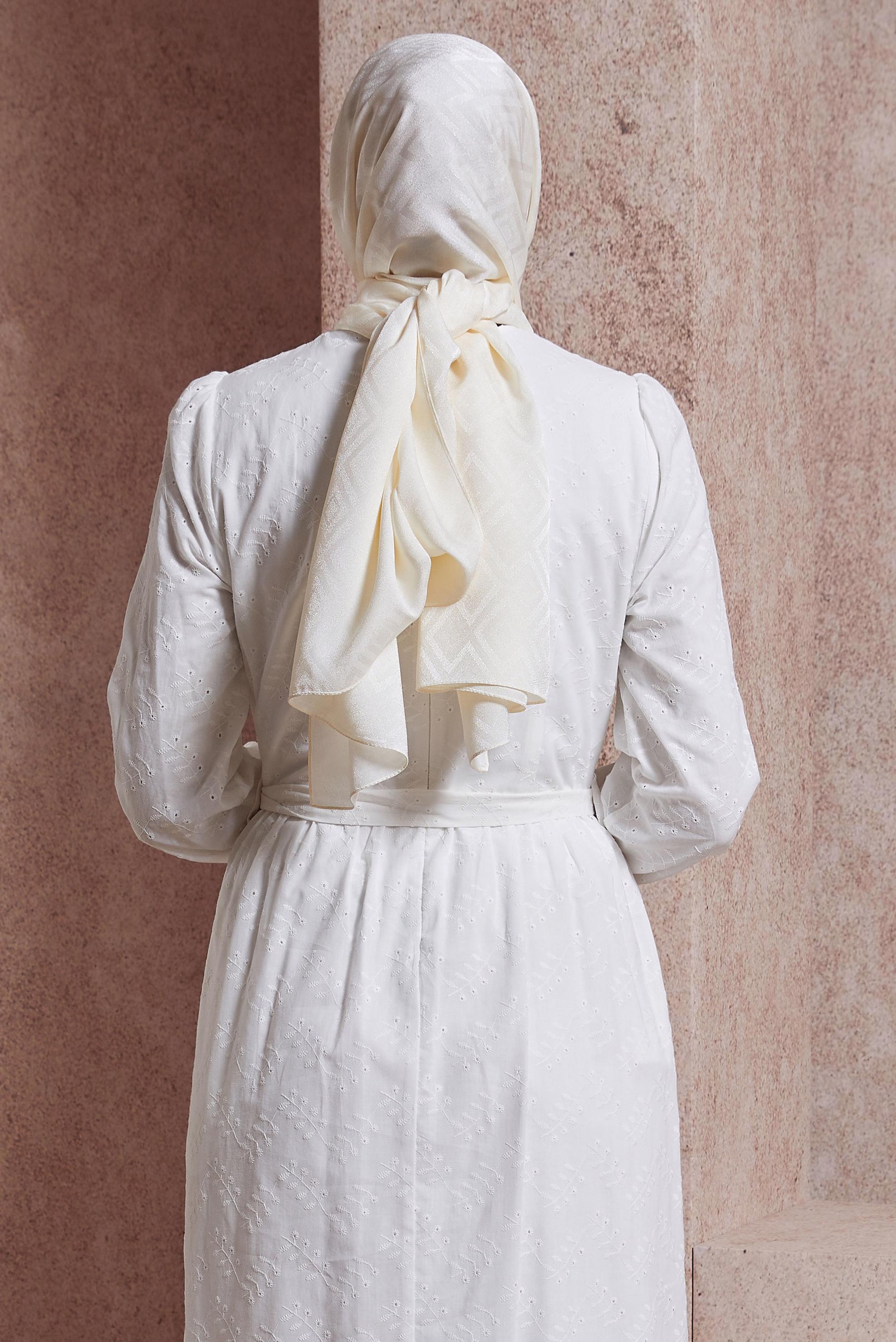 Tesettür giyim EKRU ALVİNA ŞAL 8421