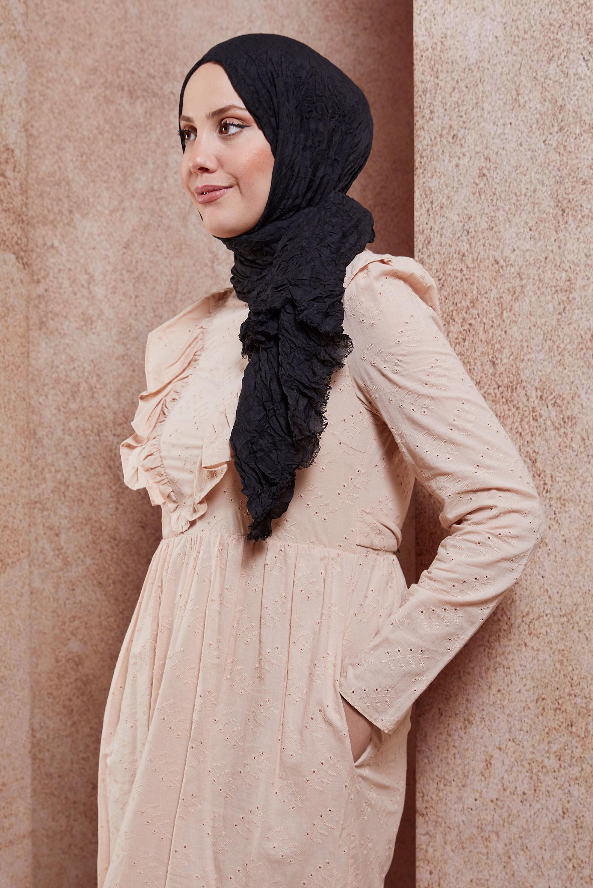 Tesettür giyim SİYAH ALVİNA KENDİNDEN KIRIŞIK ŞAL 8423