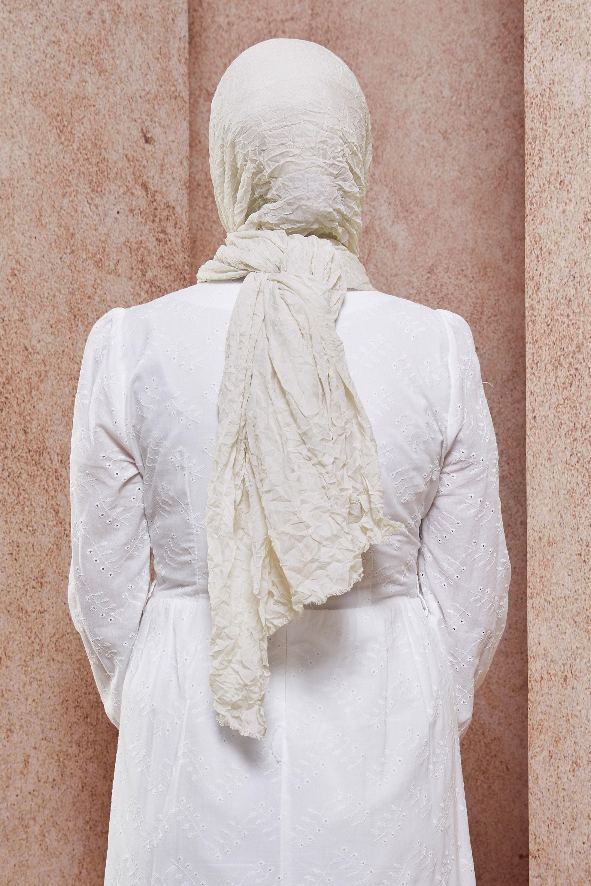 Tesettür giyim BEJ ALVİNA KENDİNDEN KIRIŞIK ŞAL 8423