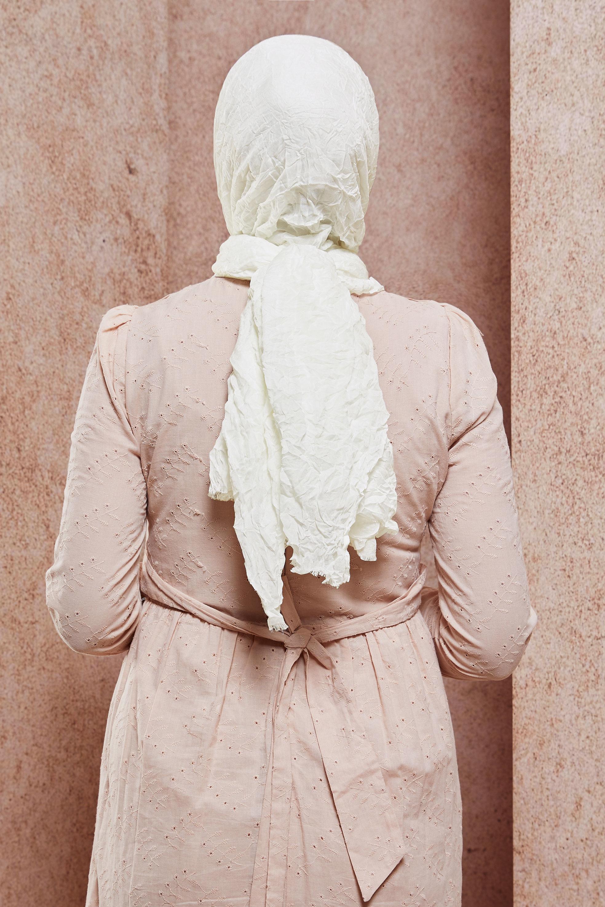 Tesettür giyim EKRU ALVİNA KENDİNDEN KIRIŞIK ŞAL 8423