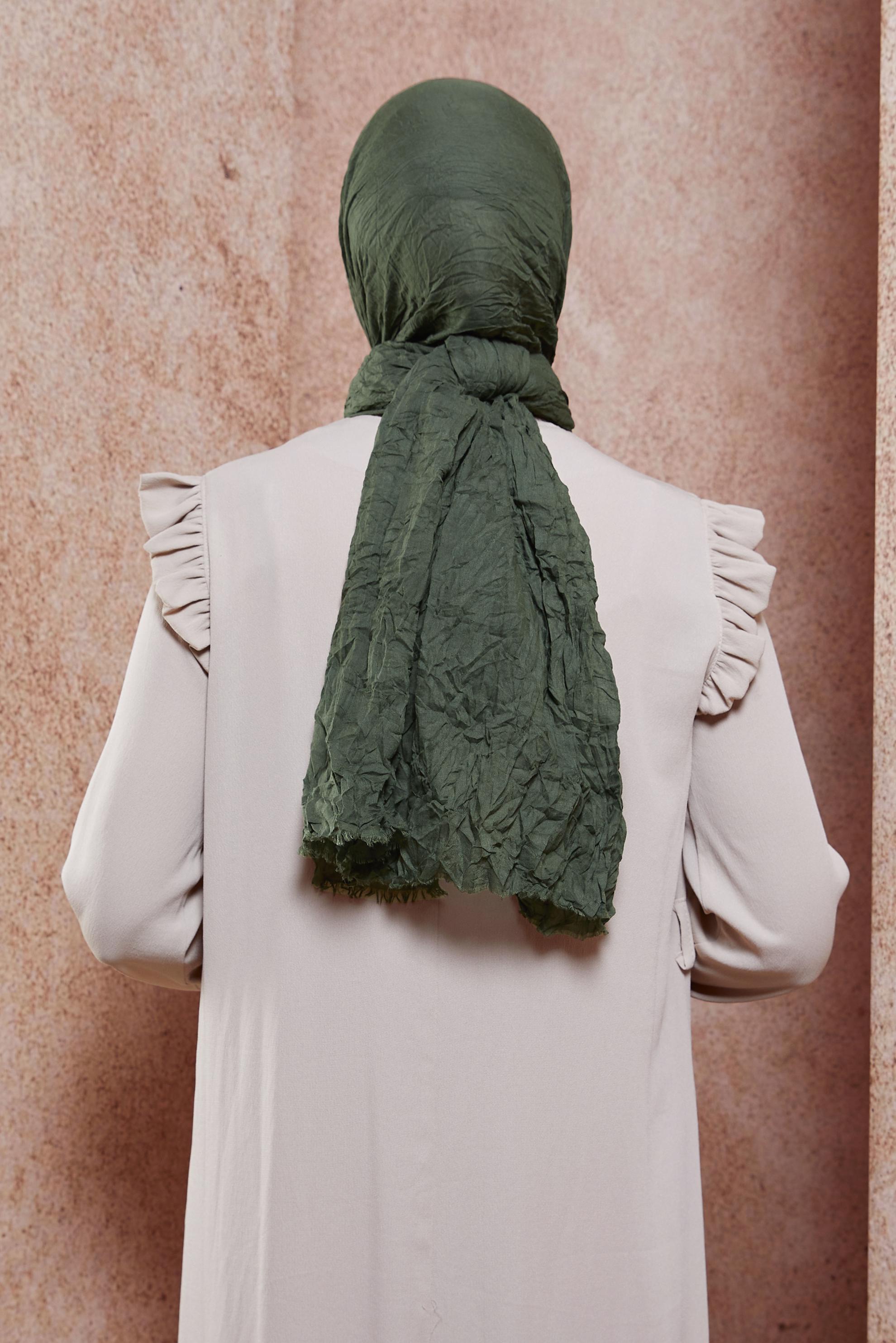 Tesettür giyim HAKİ ALVİNA KENDİNDEN KIRIŞIK ŞAL 8423