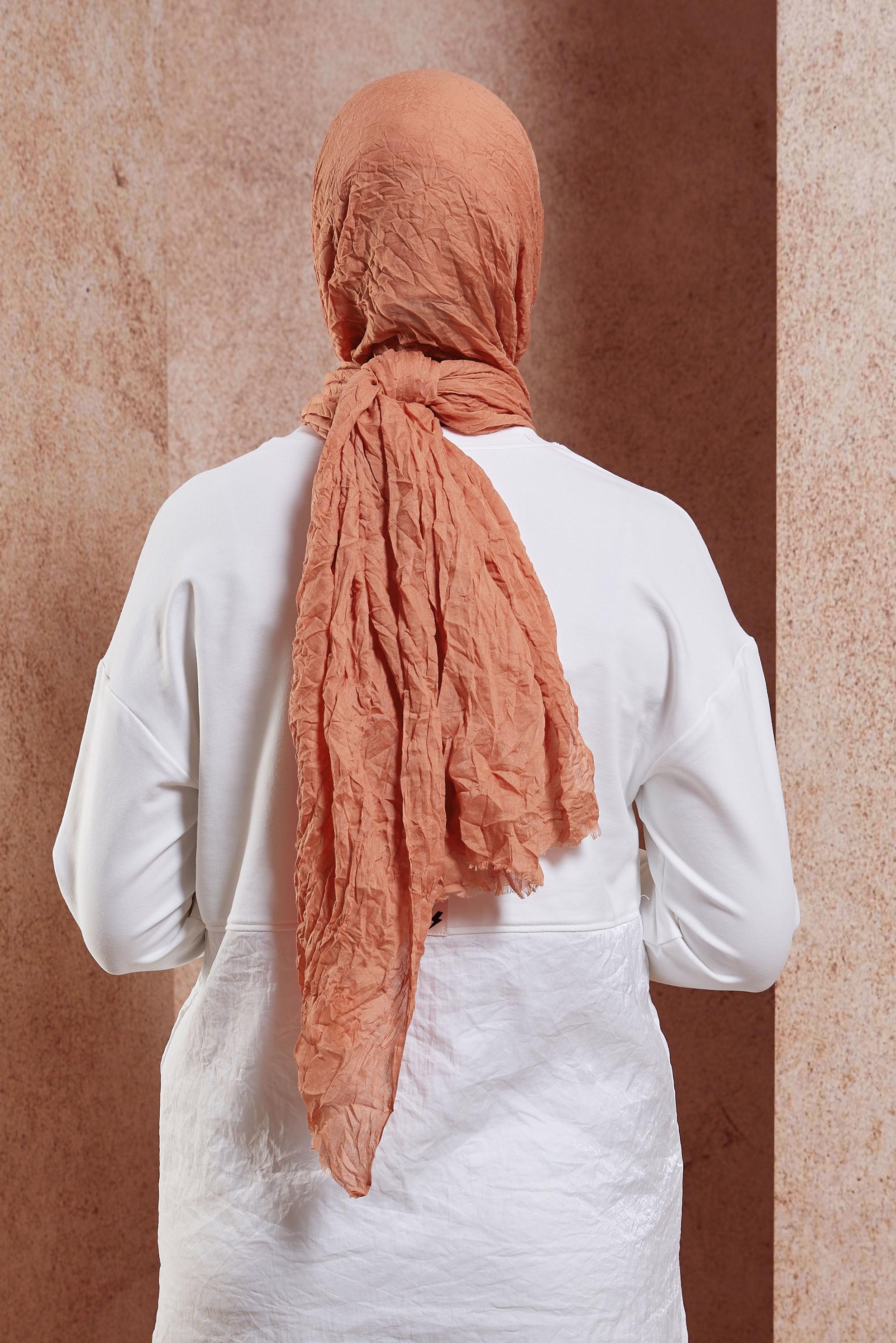 Tesettür giyim TURUNCU ALVİNA KENDİNDEN KIRIŞIK ŞAL 8423