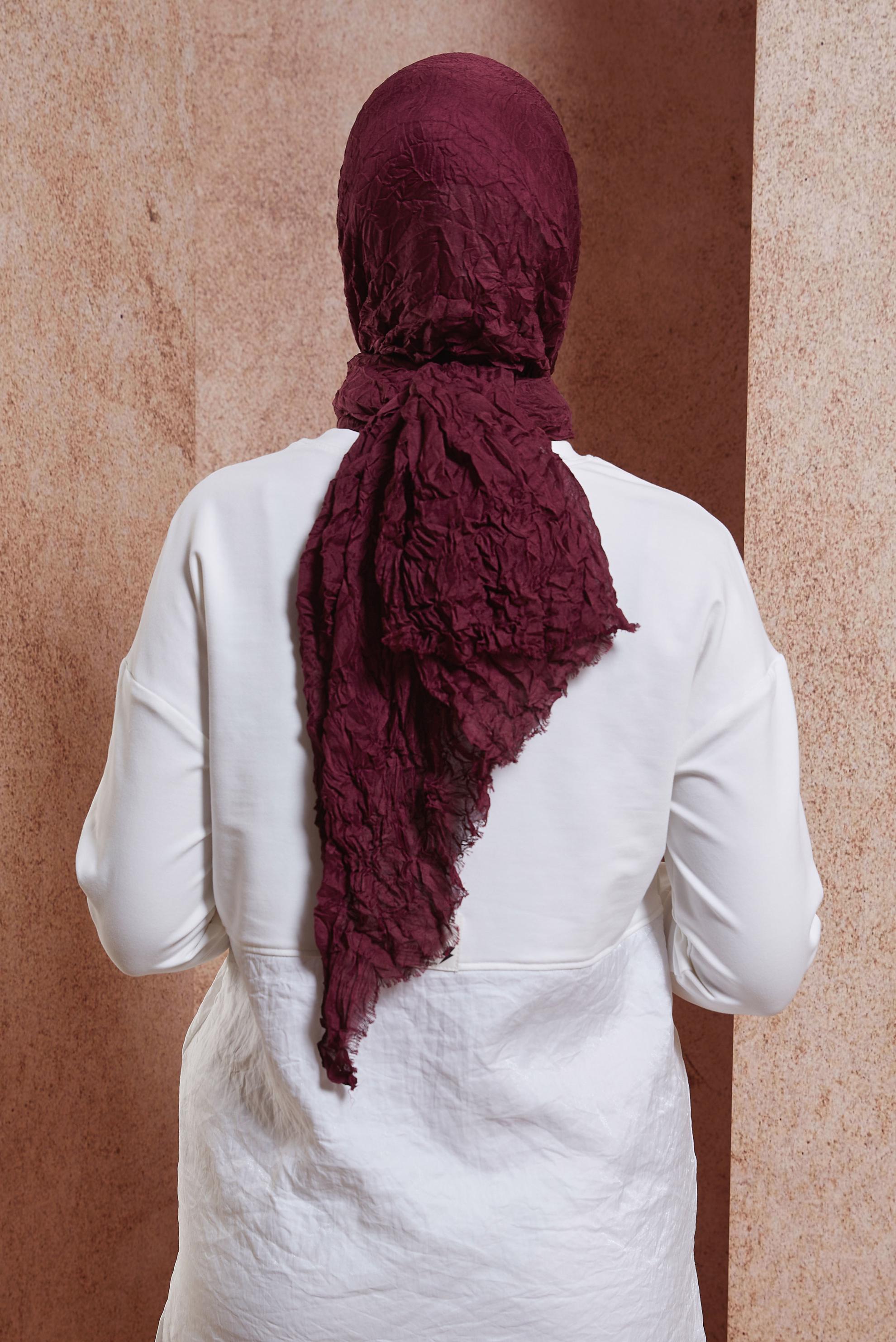 Tesettür giyim MÜRDÜM ALVİNA KENDİNDEN KIRIŞIK ŞAL 8423