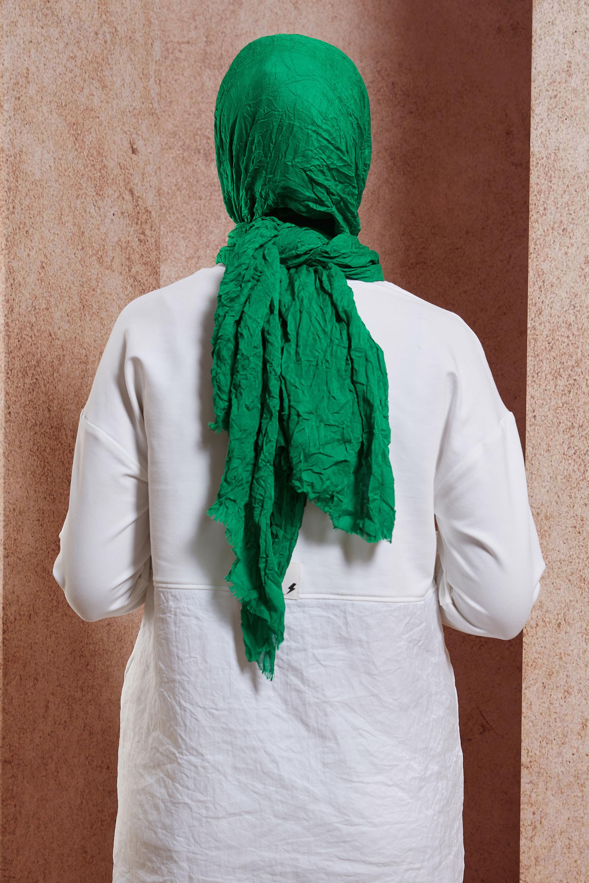 Tesettür giyim YEŞİL ALVİNA KENDİNDEN KIRIŞIK ŞAL 8423