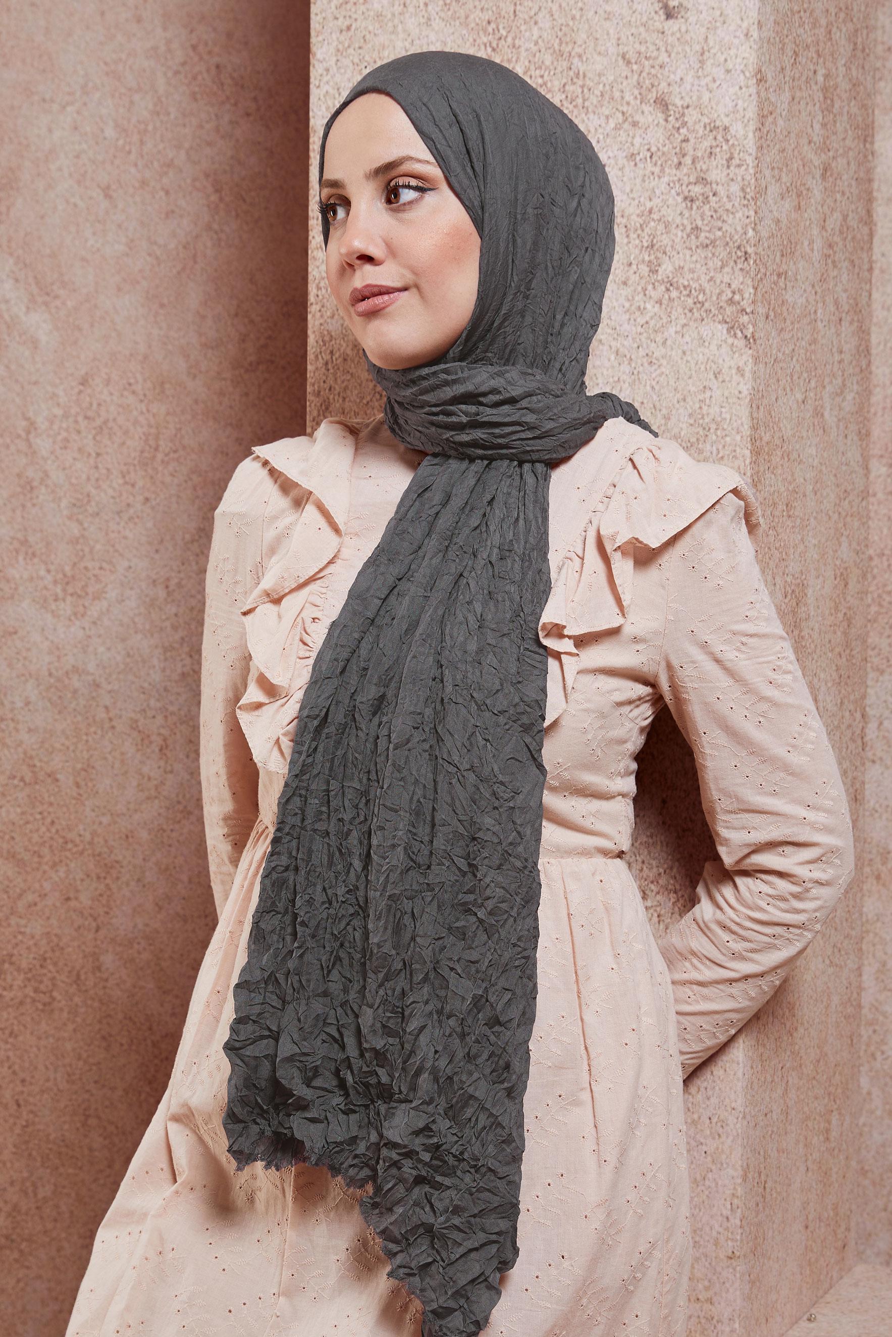 Tesettür giyim GRİ ALVİNA KENDİNDEN KIRIŞIK ŞAL 8423