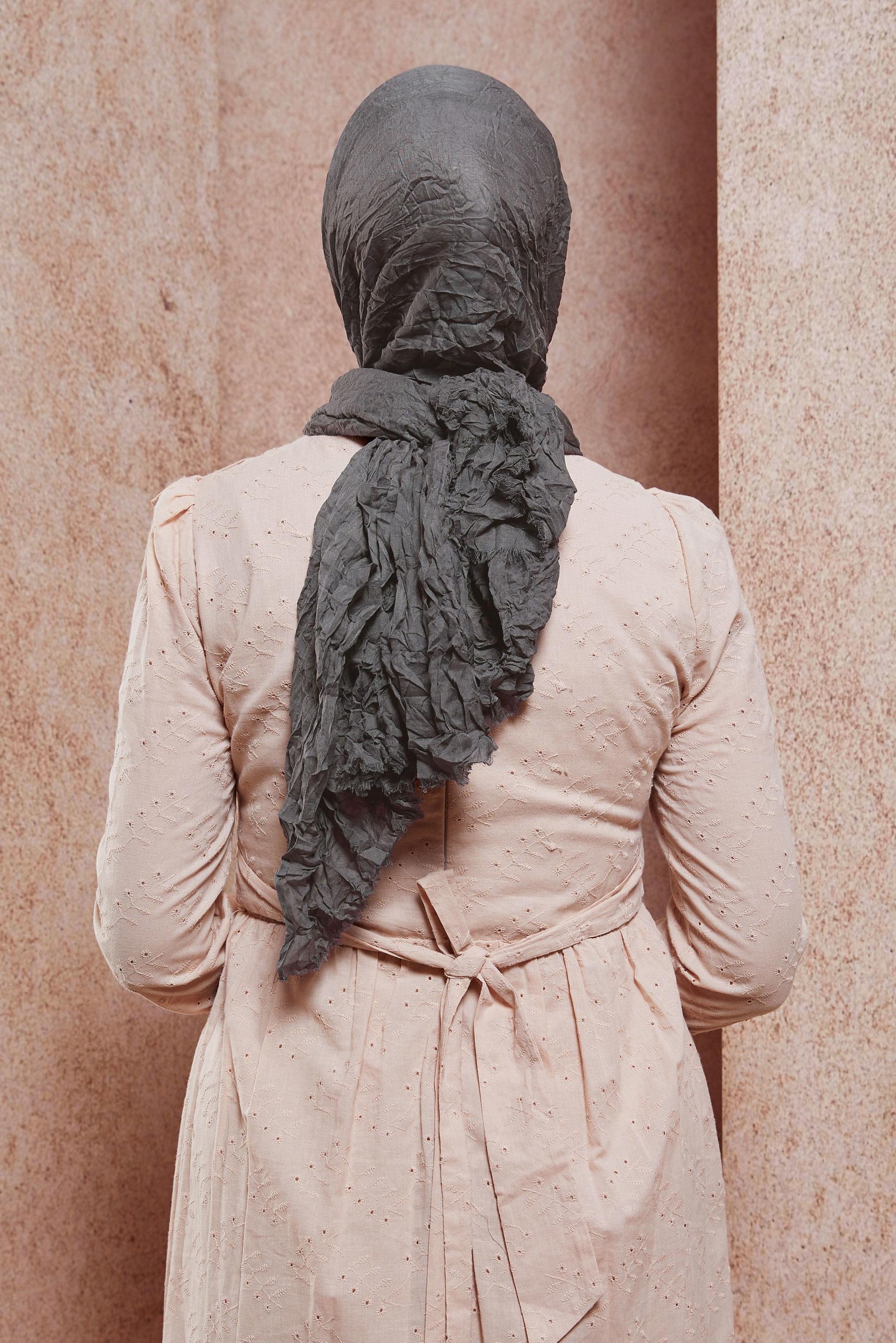 Tesettür giyim GRİ ALVİNA KENDİNDEN KIRIŞIK ŞAL 8423