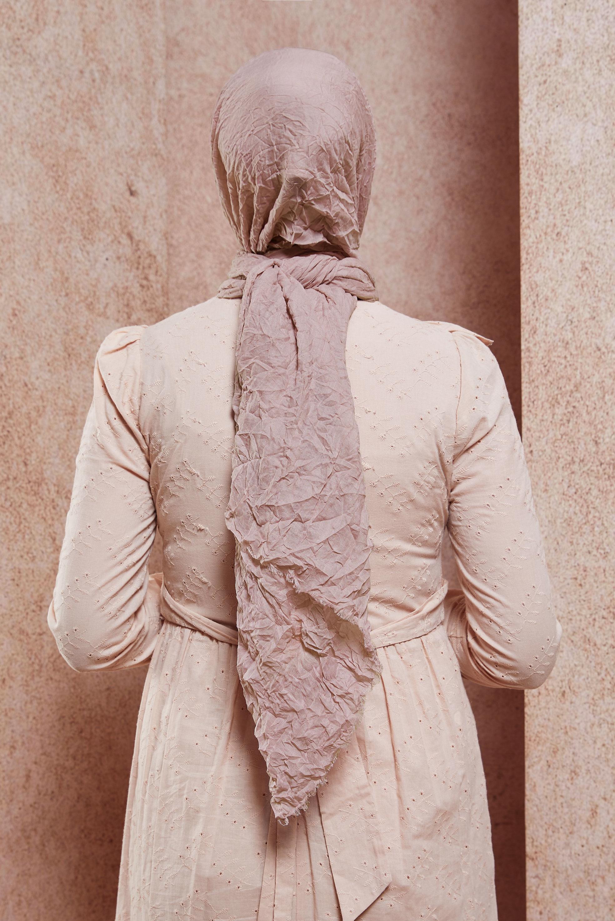 Tesettür giyim PUDRA ALVİNA KENDİNDEN KIRIŞIK ŞAL 8423