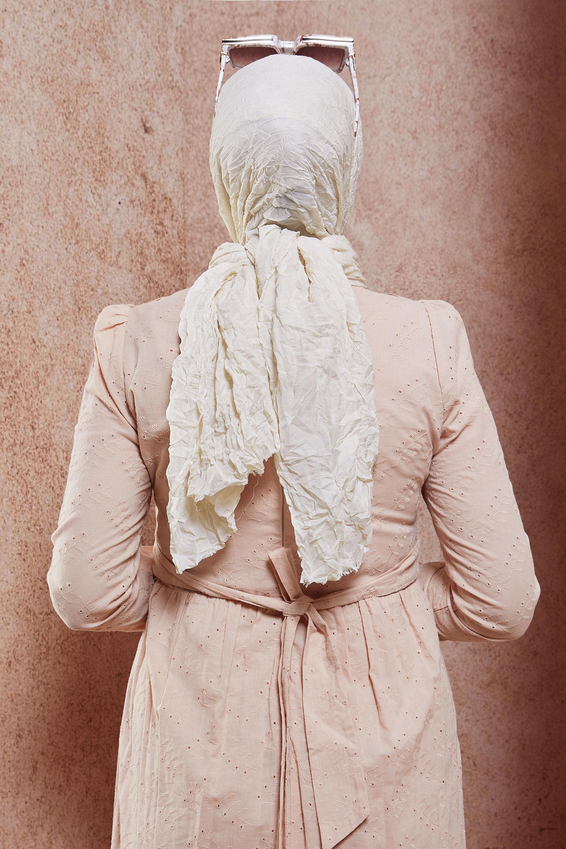 Tesettür giyim BEJ ALVİNA KENDİNDEN KIRIŞIK ŞAL 8423