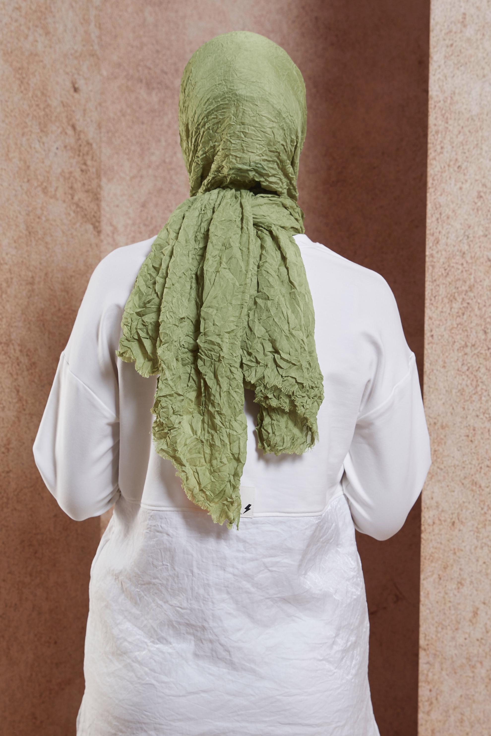 Tesettür giyim YEŞİL ALVİNA KENDİNDEN KIRIŞIK ŞAL 8423