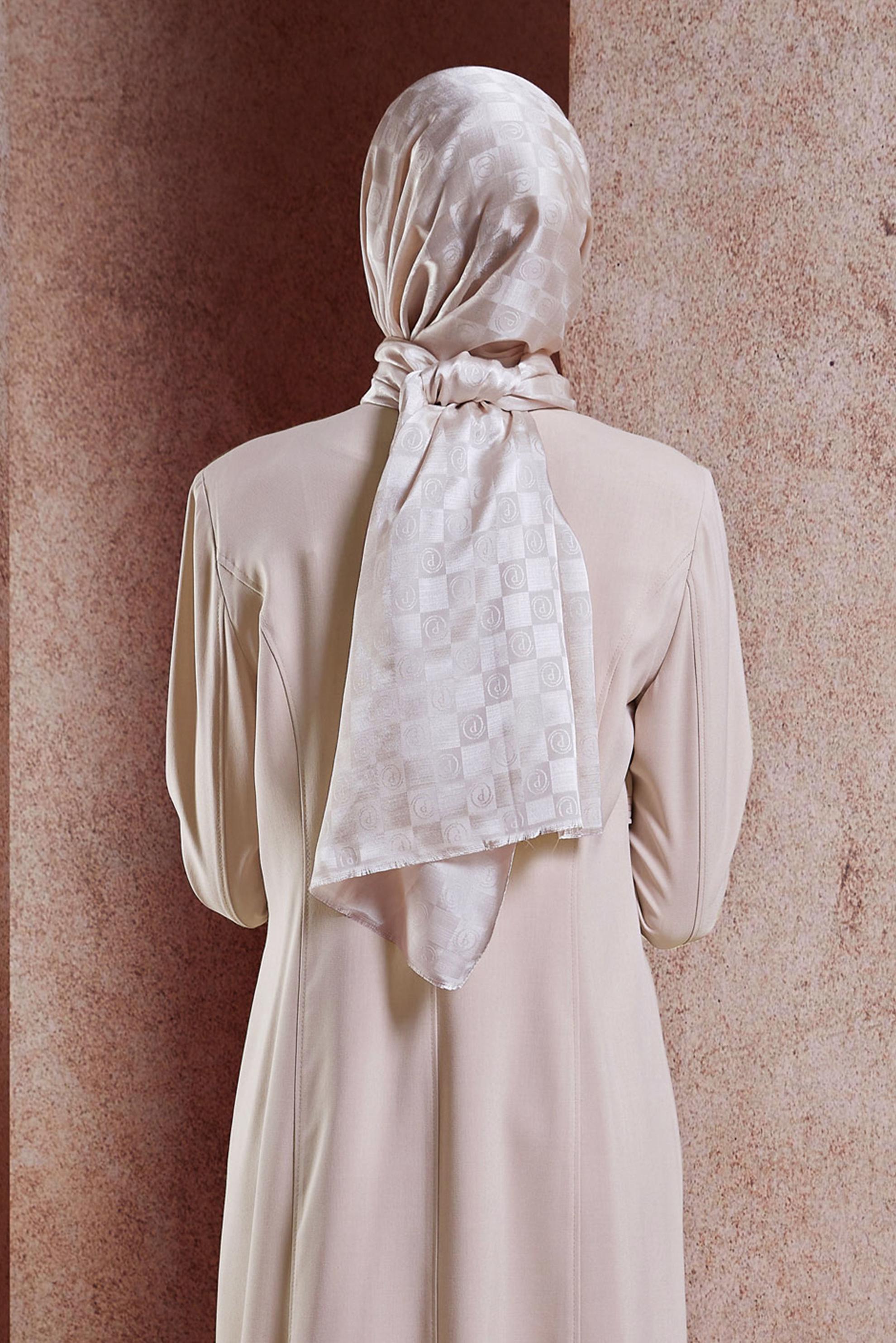 Tesettür giyim BEJ ALVİNA MONOGRAM ŞAL 8450