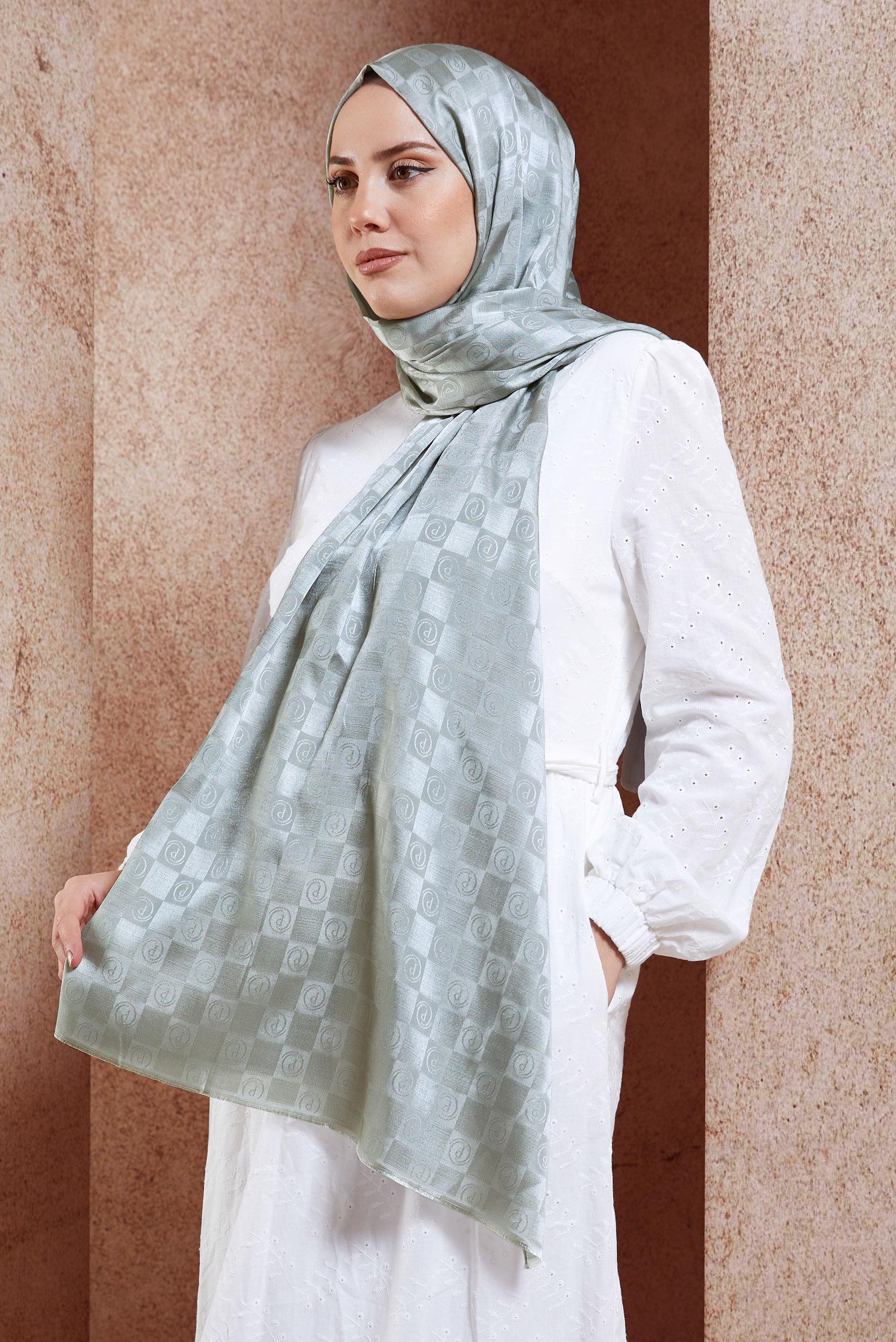 Tesettür giyim GÜMÜŞ ALVİNA MONOGRAM ŞAL 8450