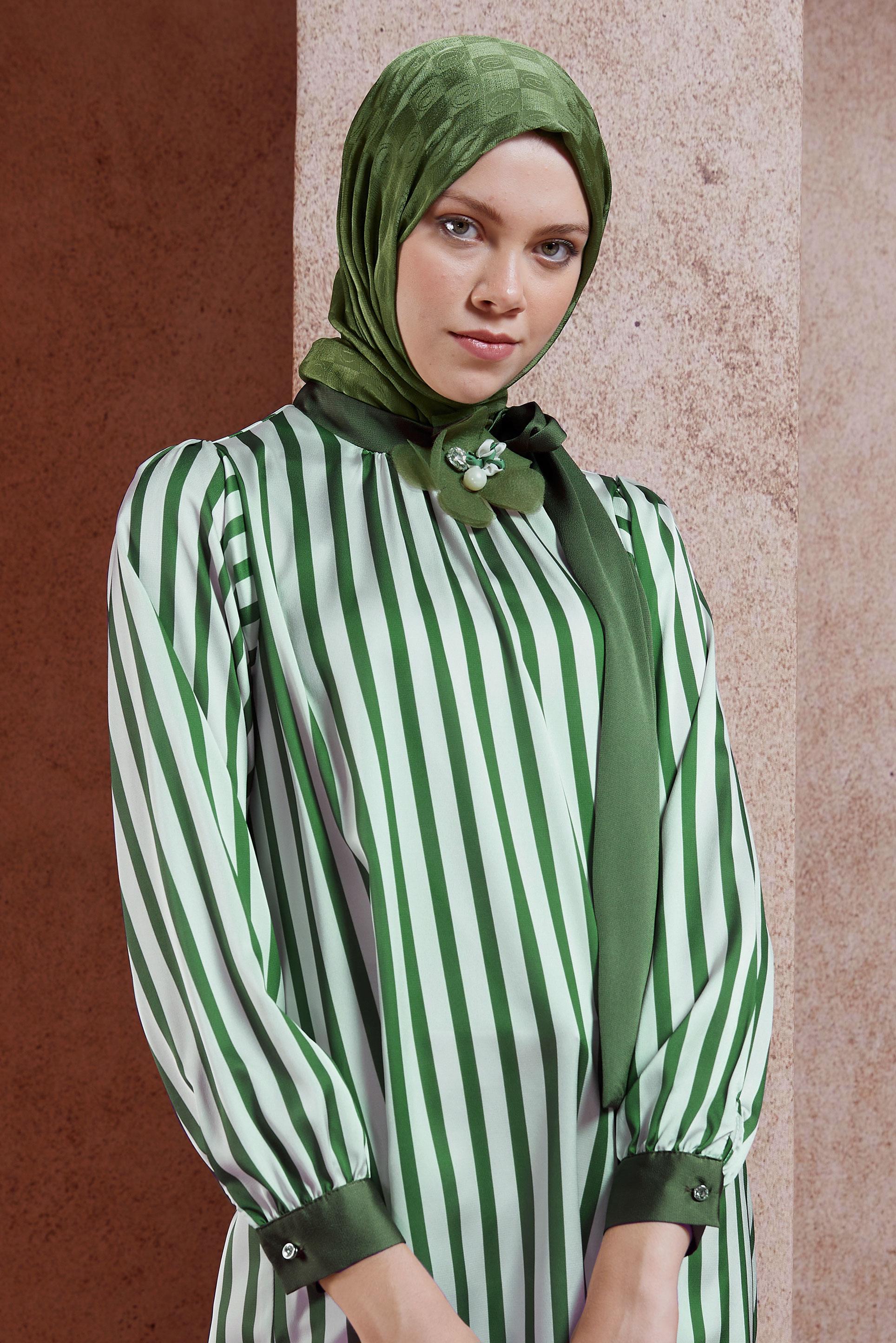 Tesettür giyim HAKİ ALVİNA MONOGRAM ŞAL 8450