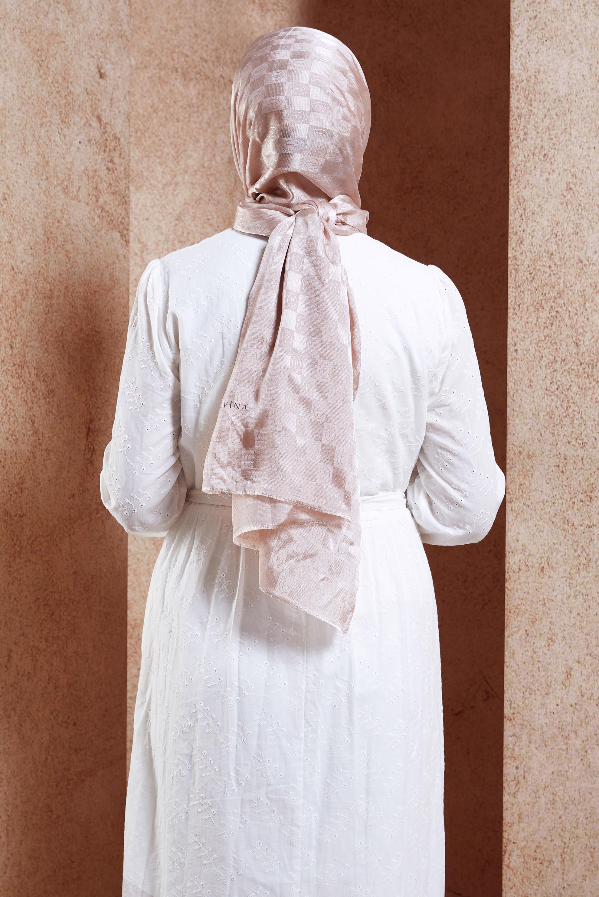 Tesettür giyim PUDRA ALVİNA MONOGRAM ŞAL 8450