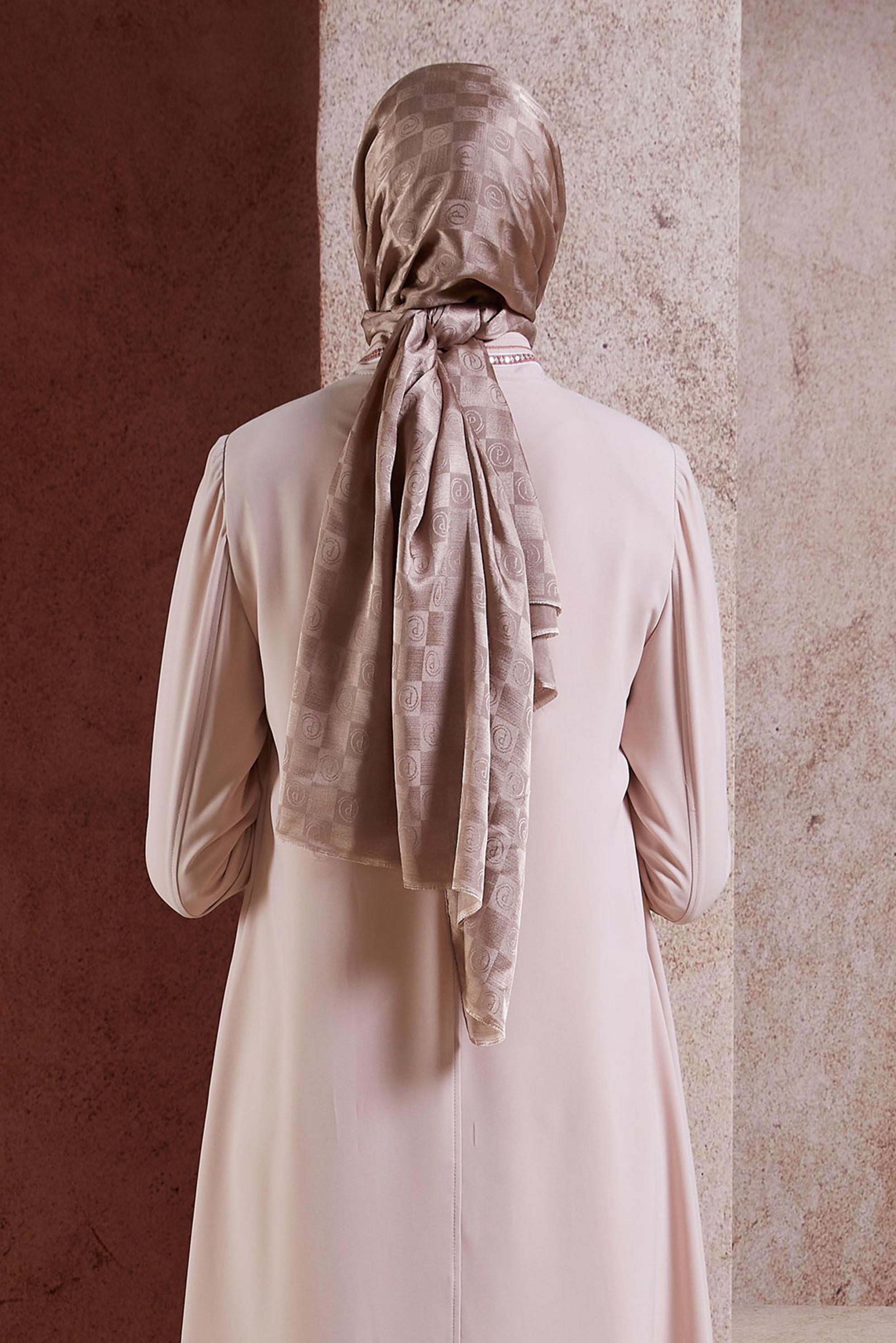 Tesettür giyim VİZON ALVİNA MONOGRAM ŞAL 8450